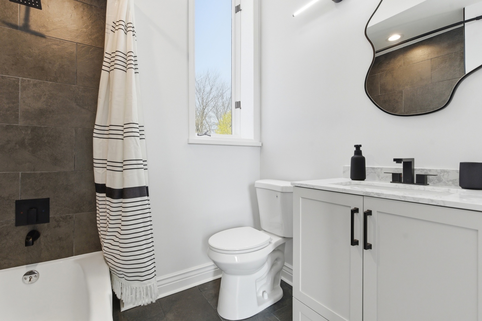 835 S Claremont Avenue, Chicago, IL 60612