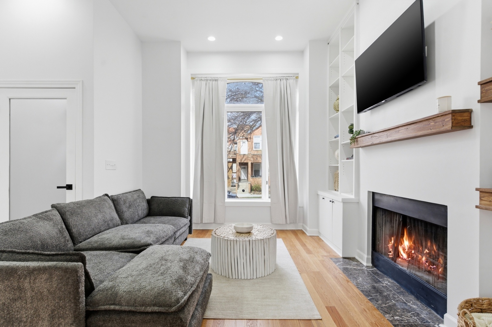 835 S Claremont Avenue, Chicago, IL 60612