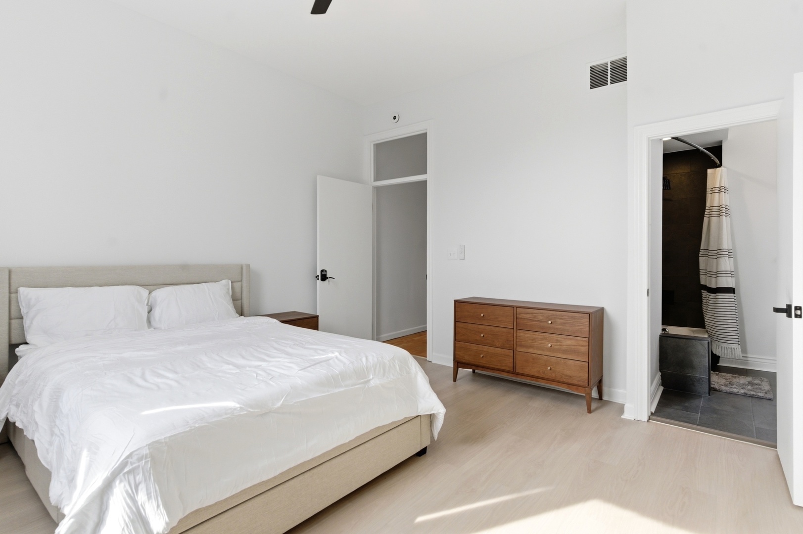 835 S Claremont Avenue, Chicago, IL 60612