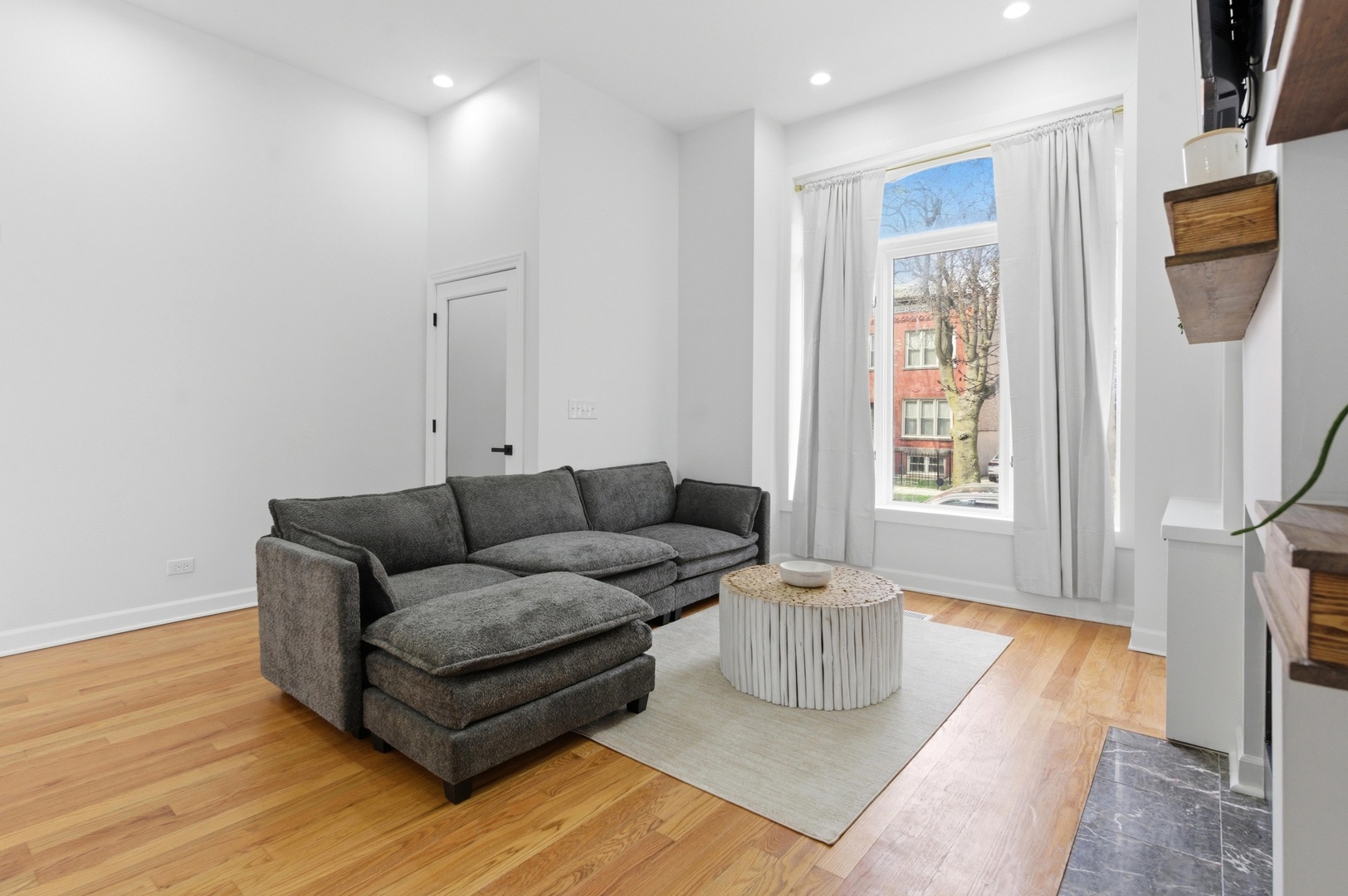 835 S Claremont Avenue, Chicago, IL 60612