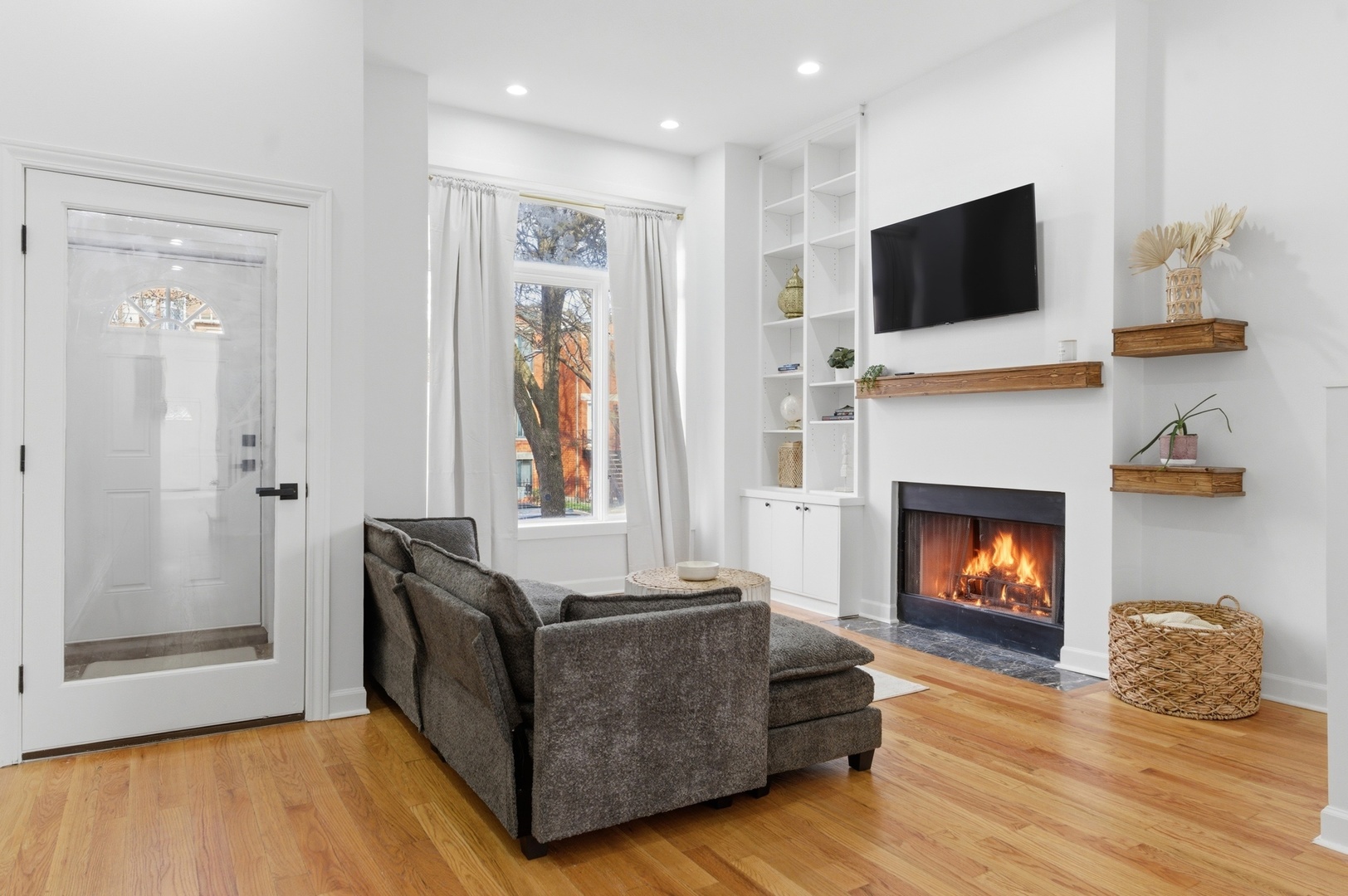 835 S Claremont Avenue, Chicago, IL 60612