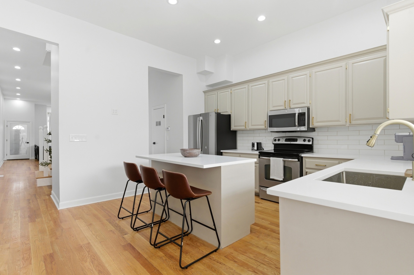 835 S Claremont Avenue, Chicago, IL 60612