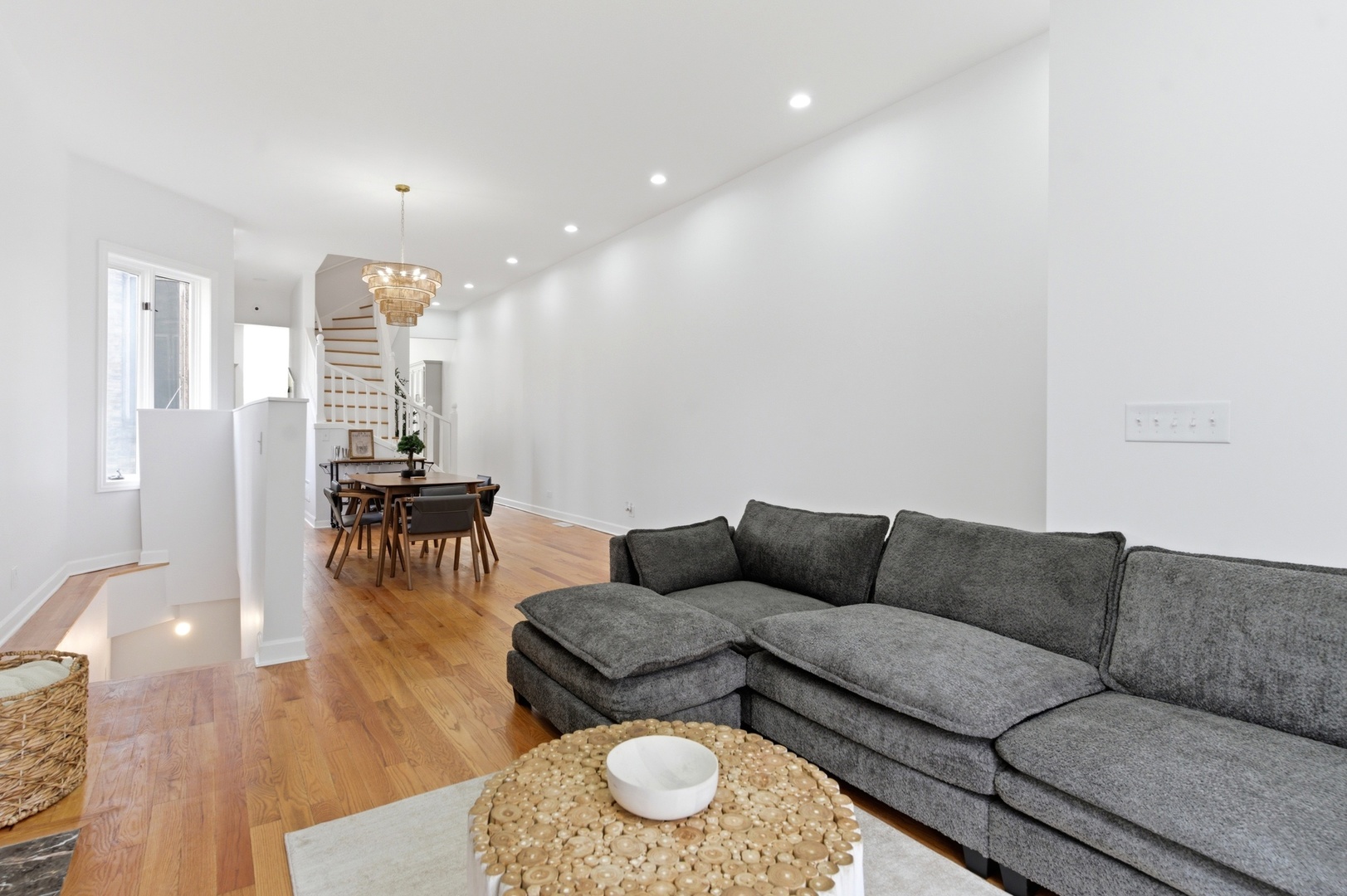 835 S Claremont Avenue, Chicago, IL 60612