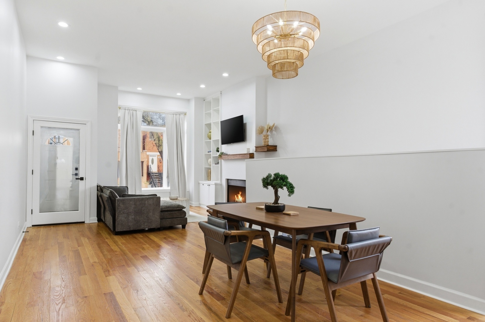 835 S Claremont Avenue, Chicago, IL 60612