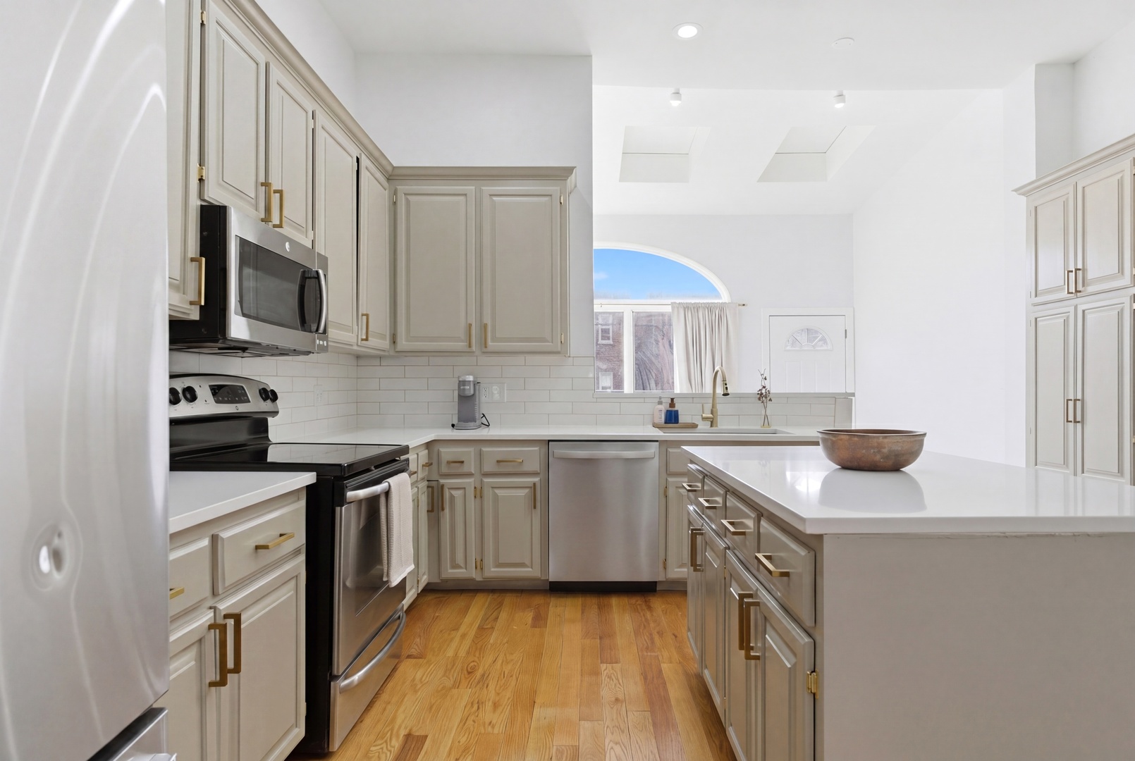 835 S Claremont Avenue, Chicago, IL 60612