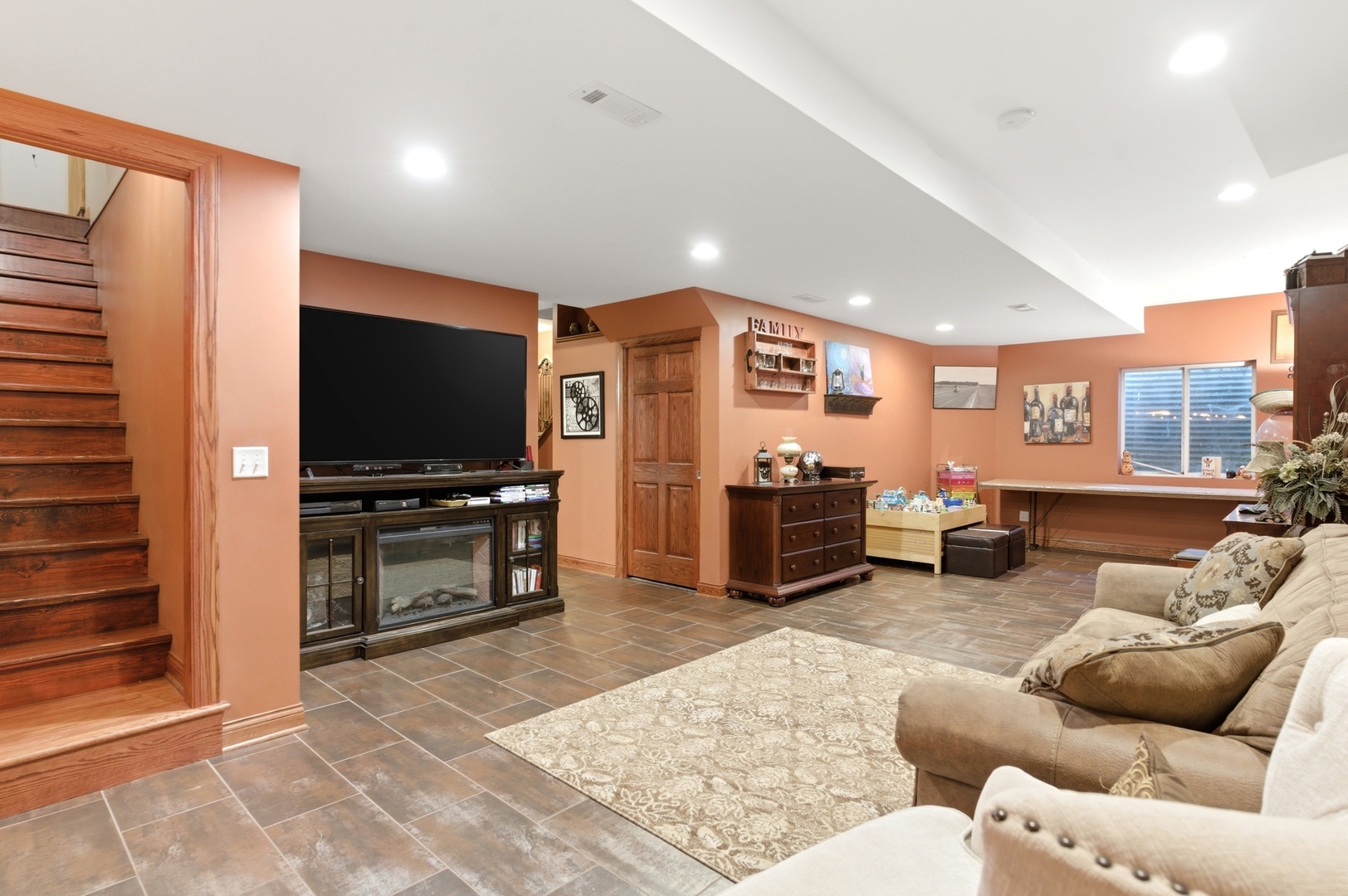 398 Essex Drive, Oswego, IL 60543