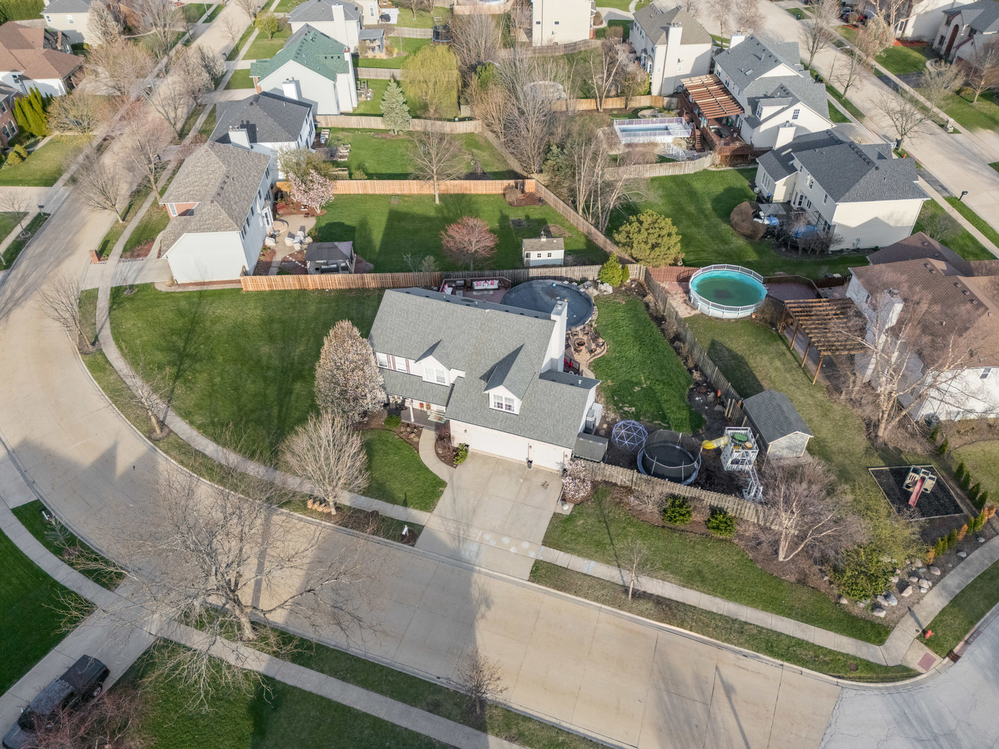 398 Essex Drive, Oswego, IL 60543