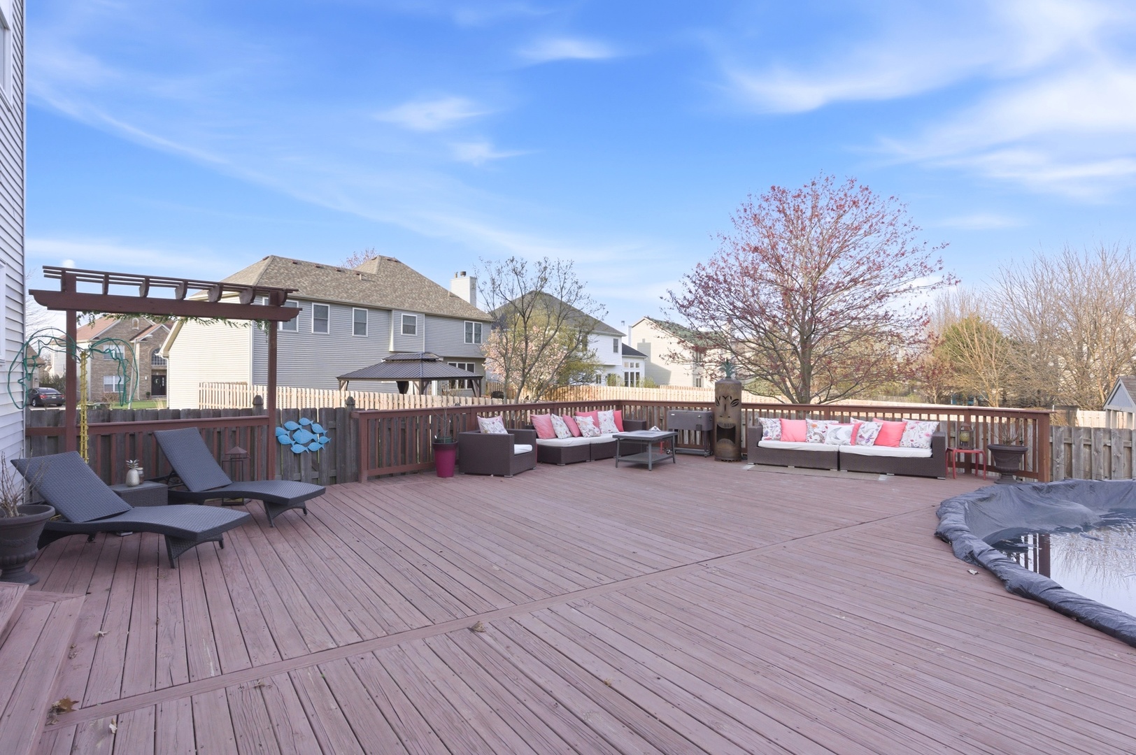 398 Essex Drive, Oswego, IL 60543