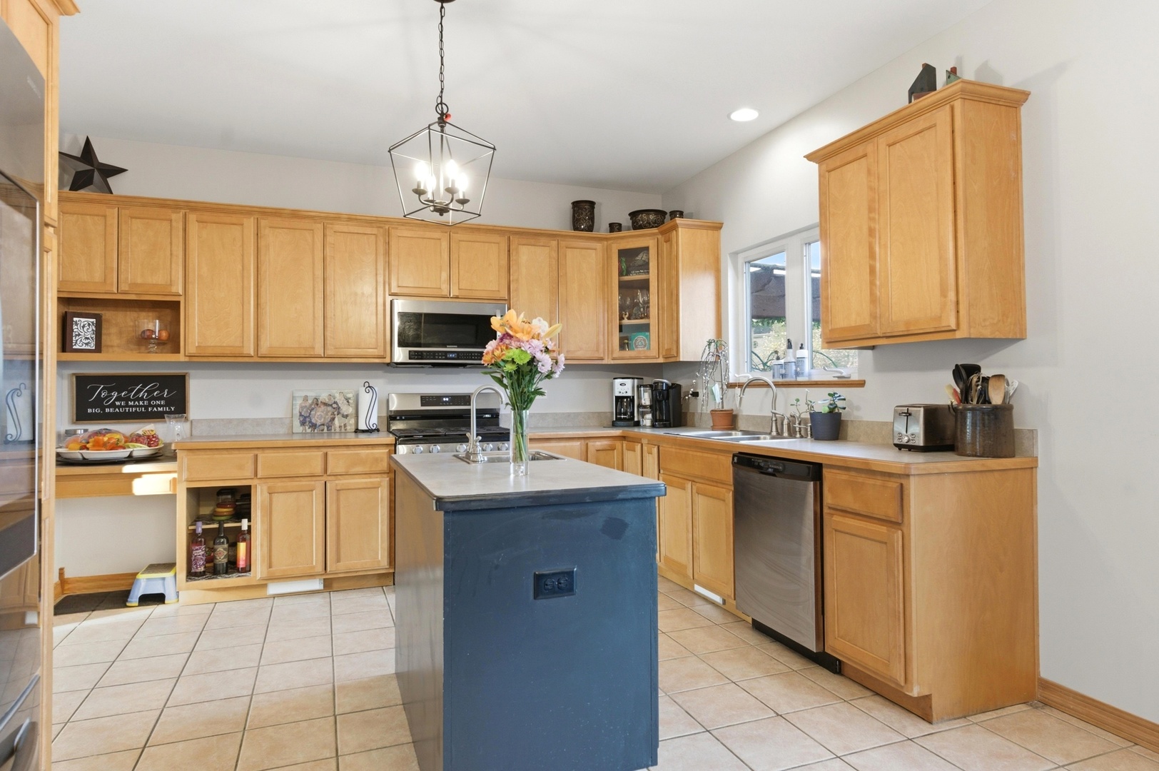 398 Essex Drive, Oswego, IL 60543