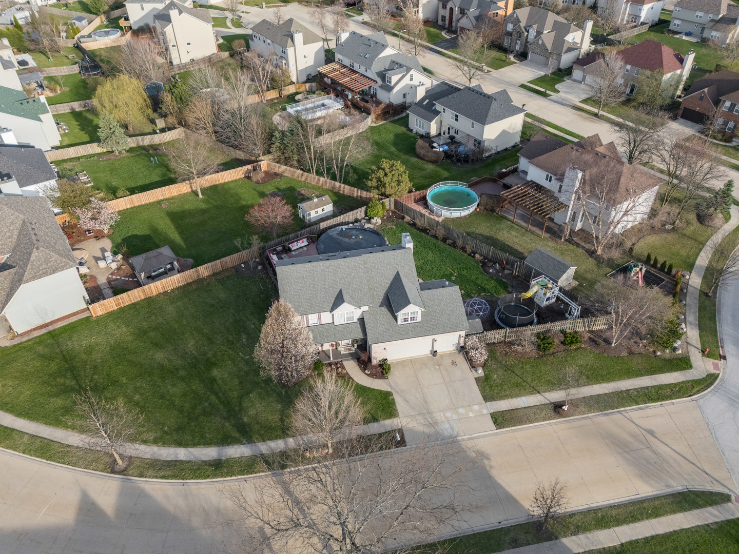 398 Essex Drive, Oswego, IL 60543