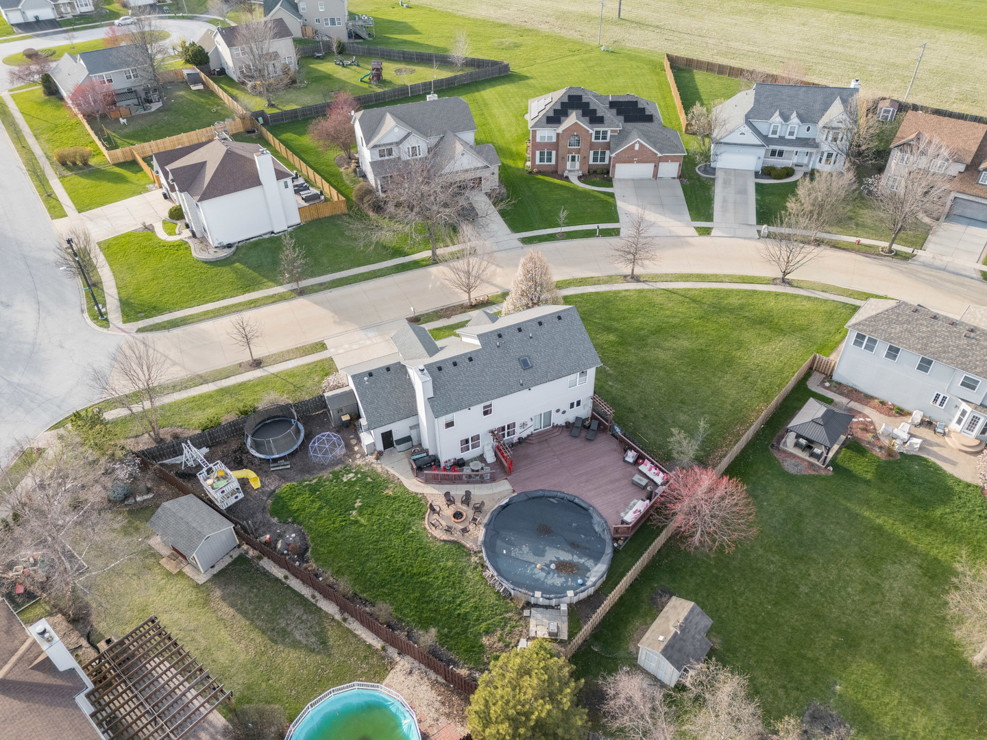 398 Essex Drive, Oswego, IL 60543