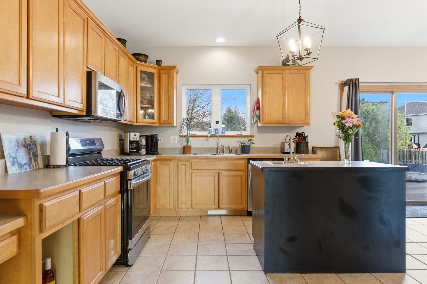 398 Essex Drive, Oswego, IL 60543