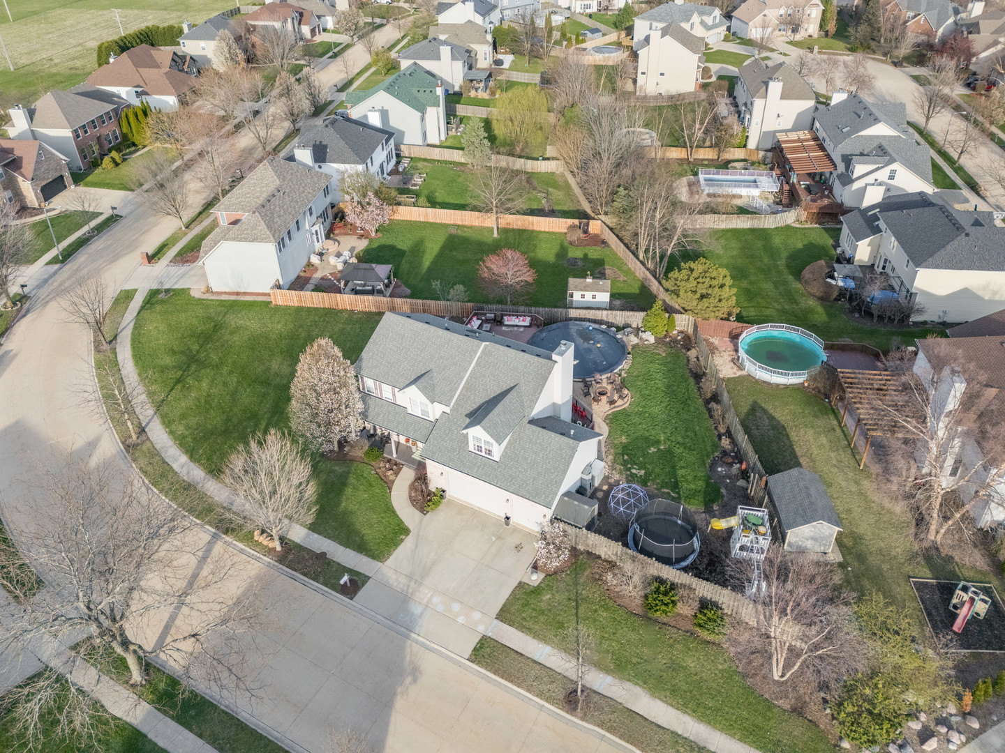 398 Essex Drive, Oswego, IL 60543