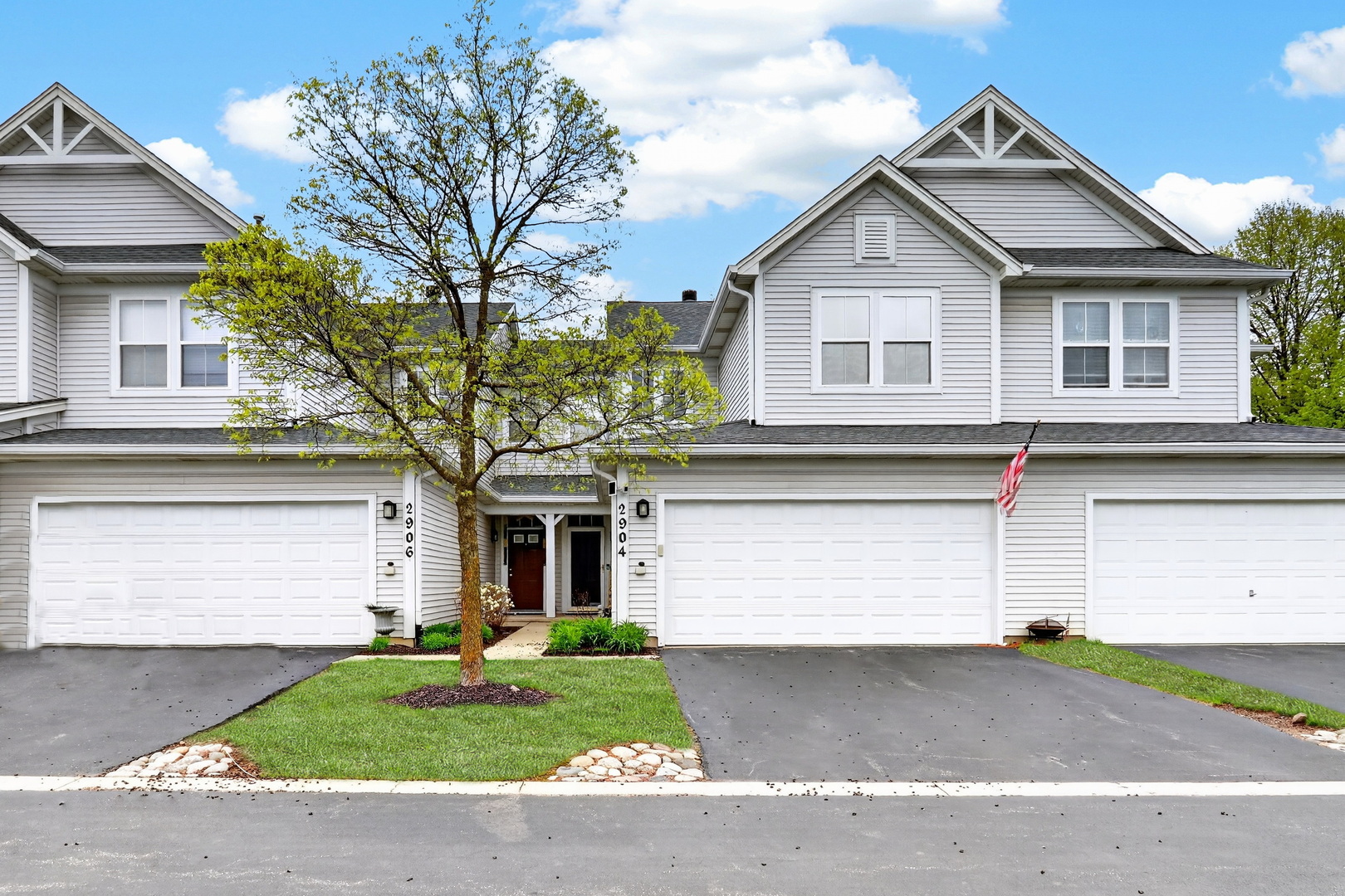 2904 Falling Waters Drive #2904, Lindenhurst, IL 60046