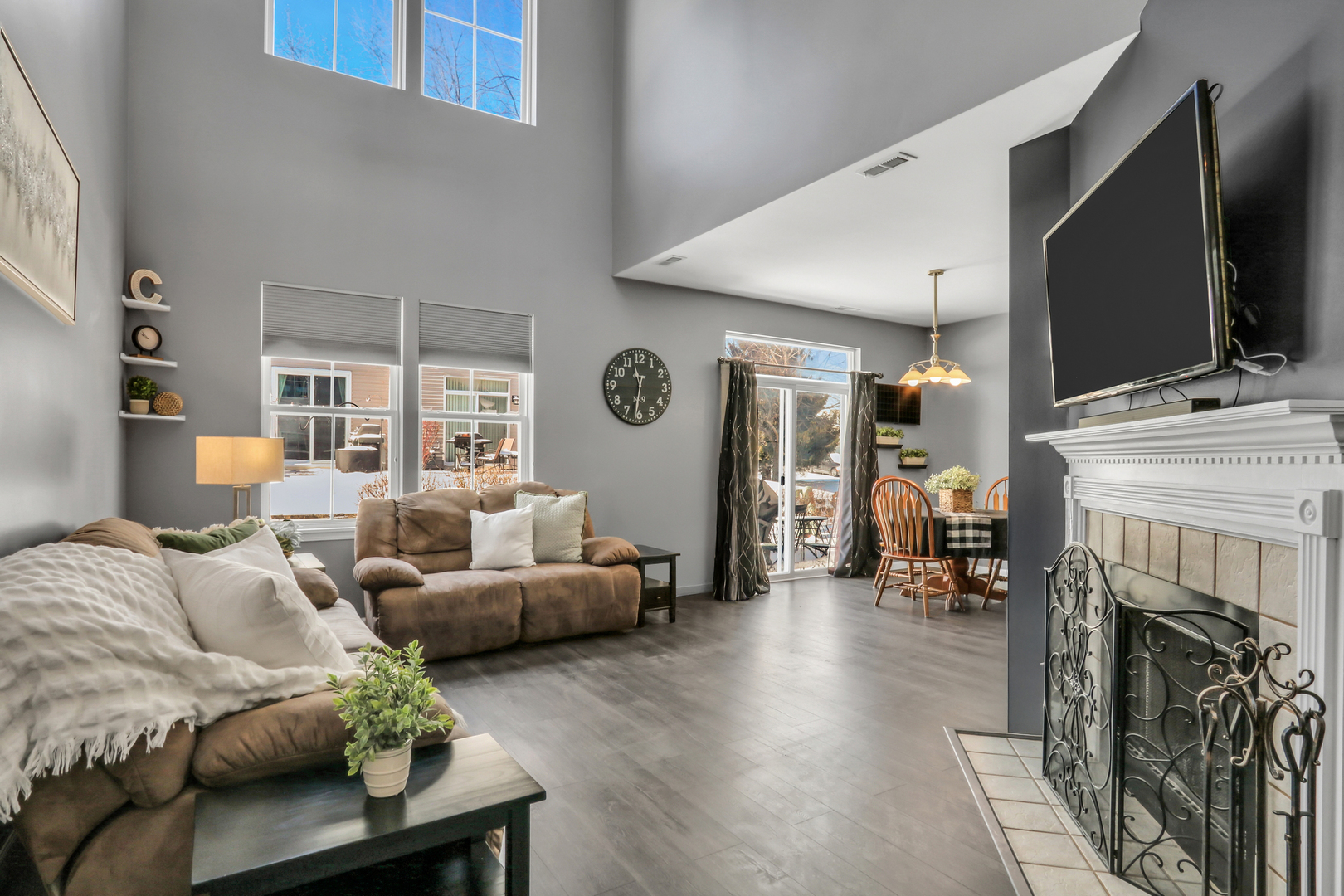 2904 Falling Waters Drive #2904, Lindenhurst, IL 60046
