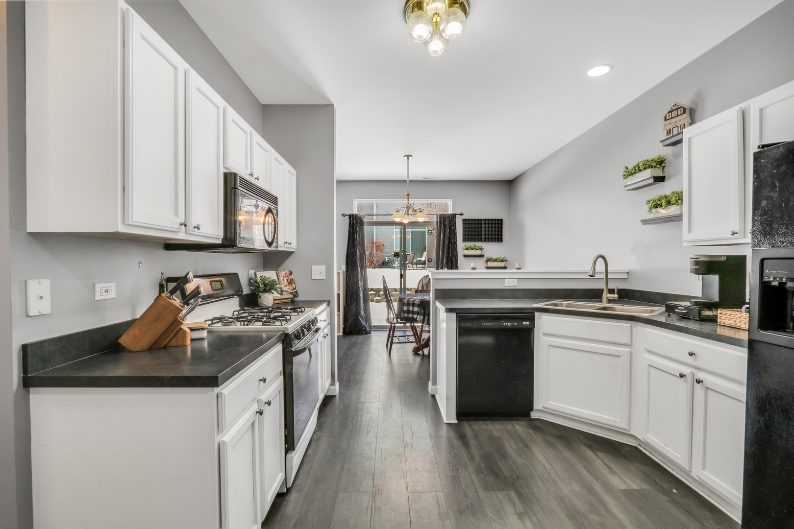 2904 Falling Waters Drive #2904, Lindenhurst, IL 60046