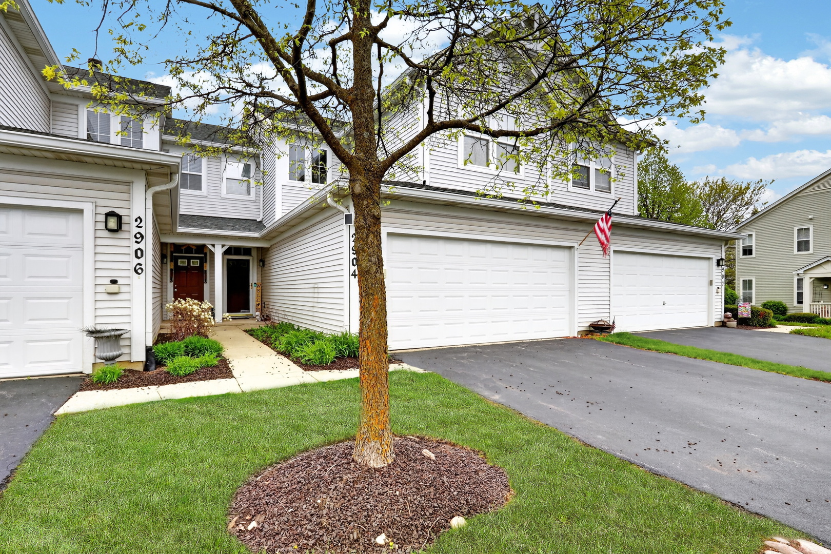 2904 Falling Waters Drive #2904, Lindenhurst, IL 60046