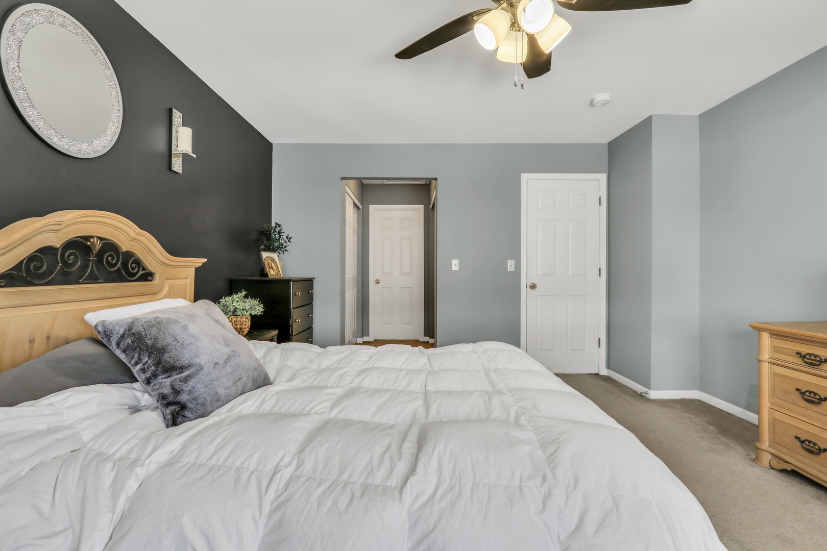 2904 Falling Waters Drive #2904, Lindenhurst, IL 60046