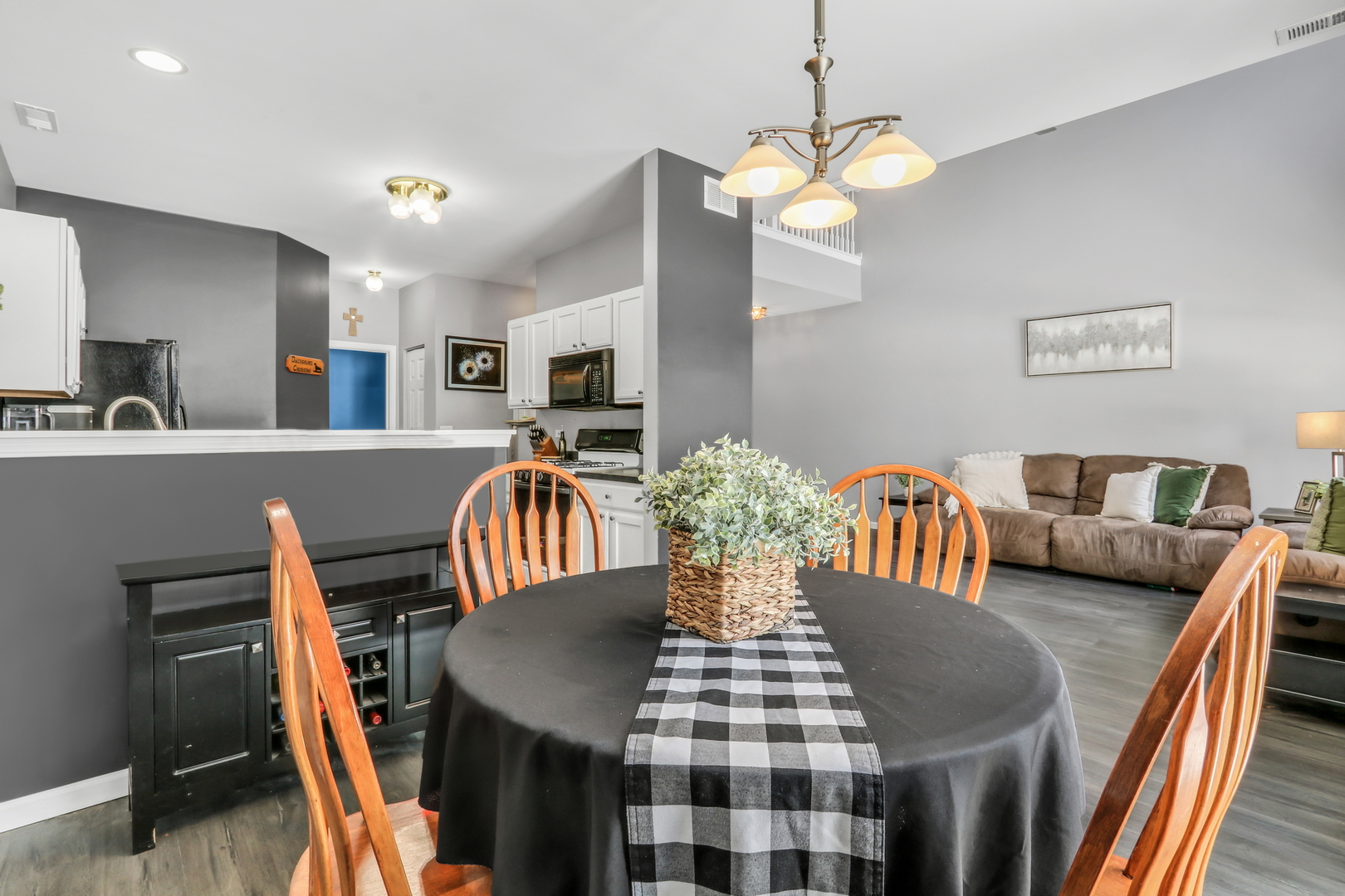 2904 Falling Waters Drive #2904, Lindenhurst, IL 60046