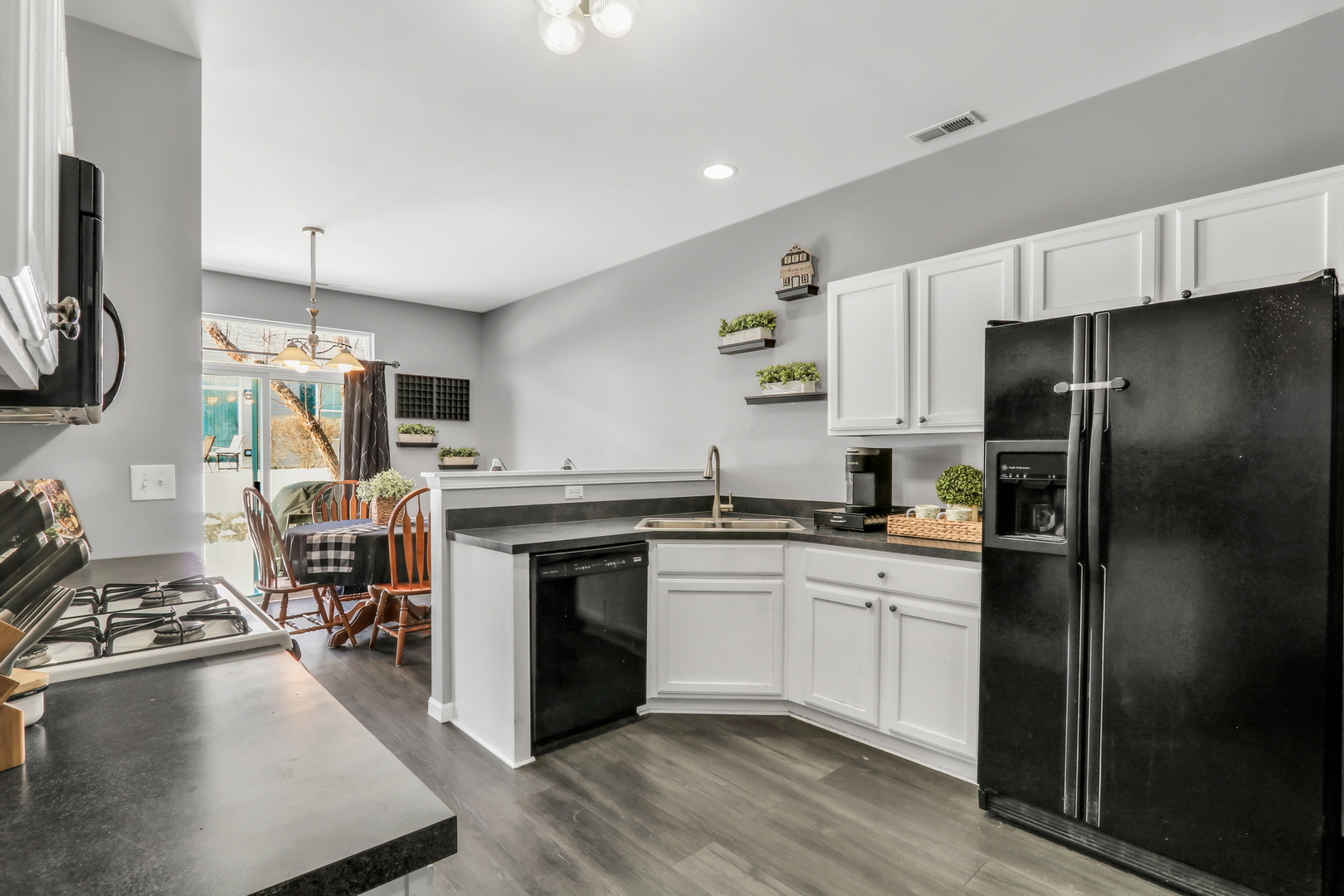 2904 Falling Waters Drive #2904, Lindenhurst, IL 60046