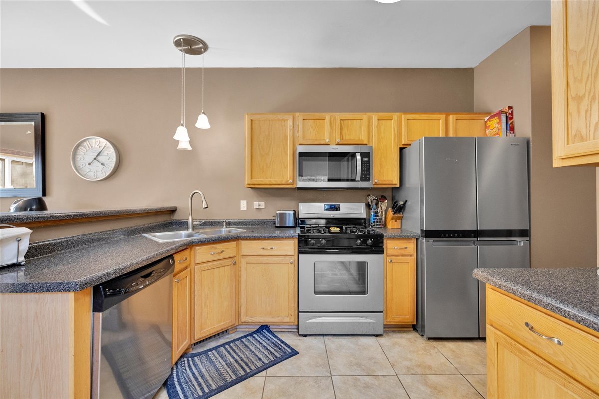 263 Nicole Drive #A, South Elgin, IL 60177