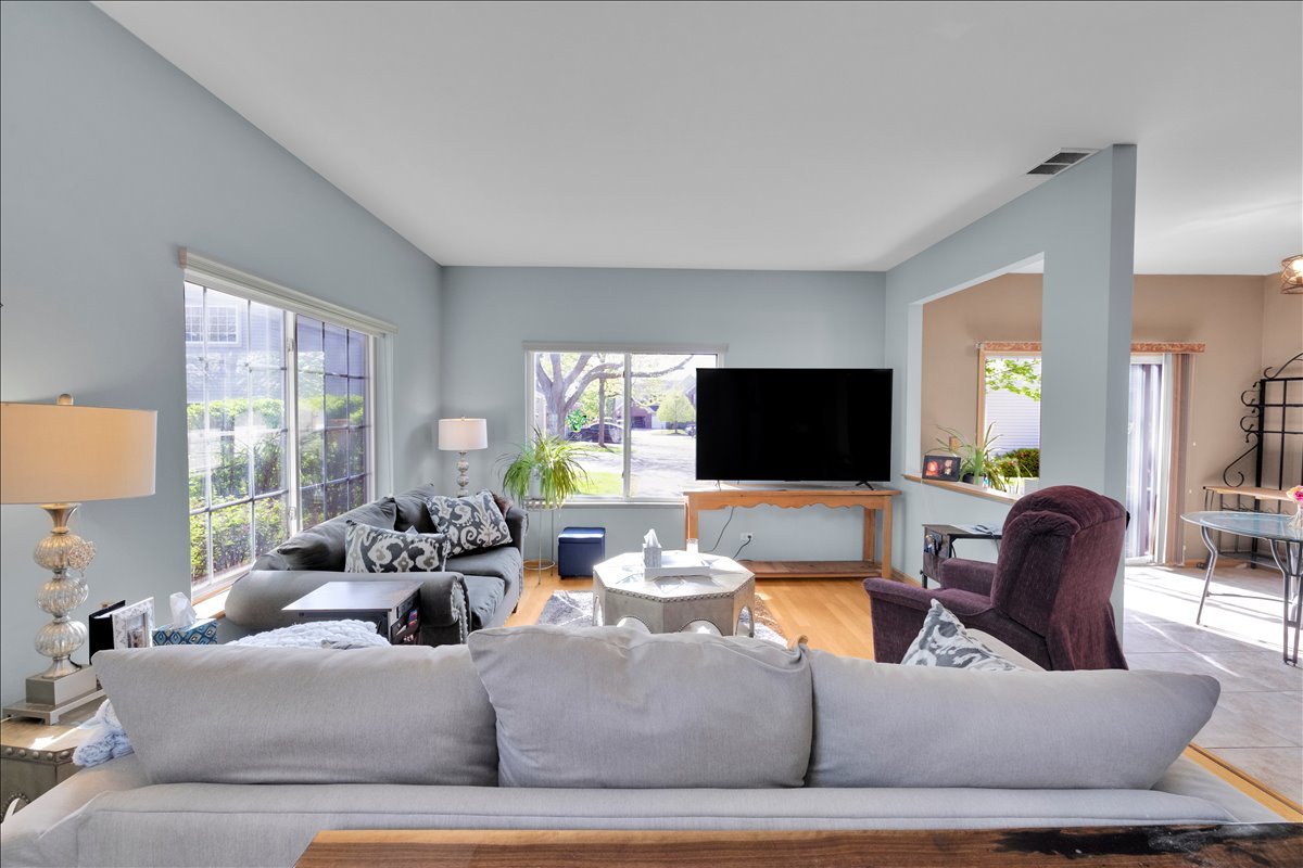 263 Nicole Drive #A, South Elgin, IL 60177