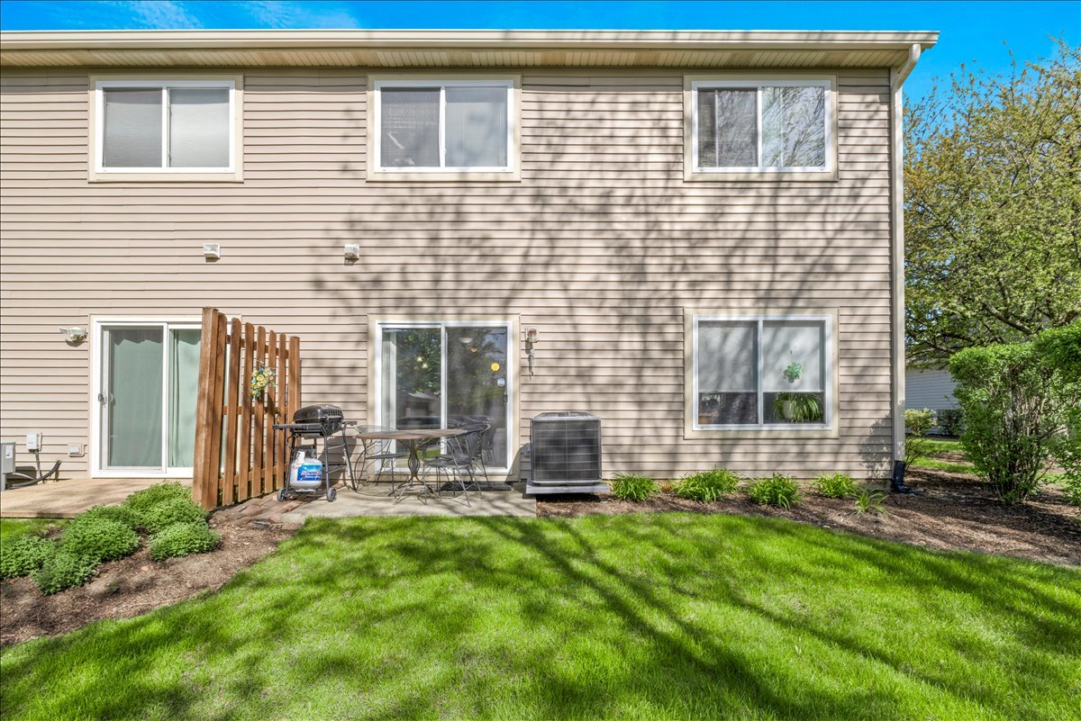 263 Nicole Drive #A, South Elgin, IL 60177