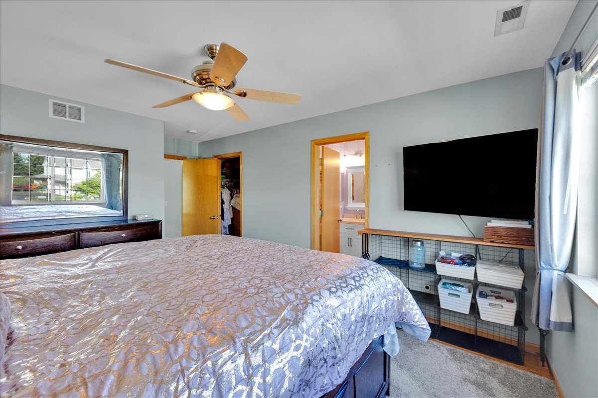 263 Nicole Drive #A, South Elgin, IL 60177