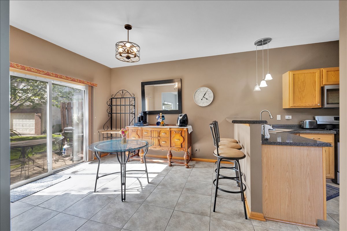 263 Nicole Drive #A, South Elgin, IL 60177