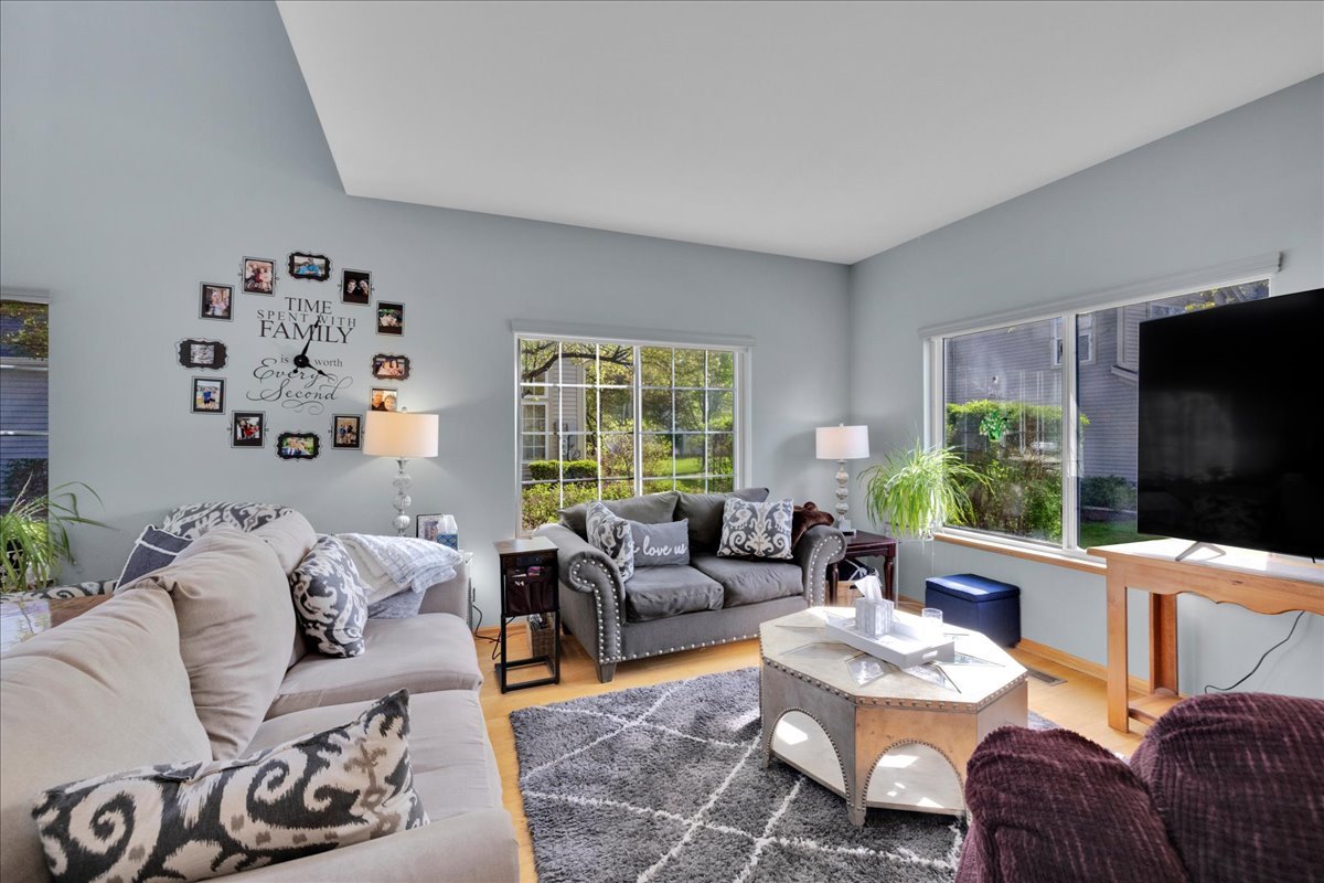 263 Nicole Drive #A, South Elgin, IL 60177