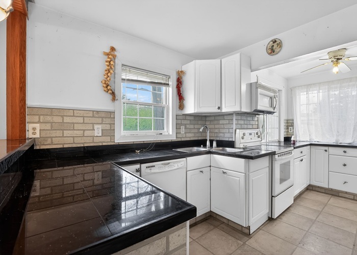 25174 W Claridan Avenue, Antioch, IL 60002