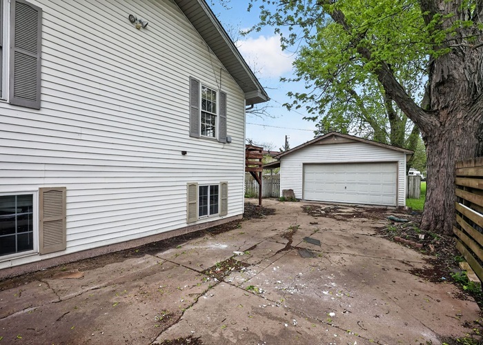 25174 W Claridan Avenue, Antioch, IL 60002