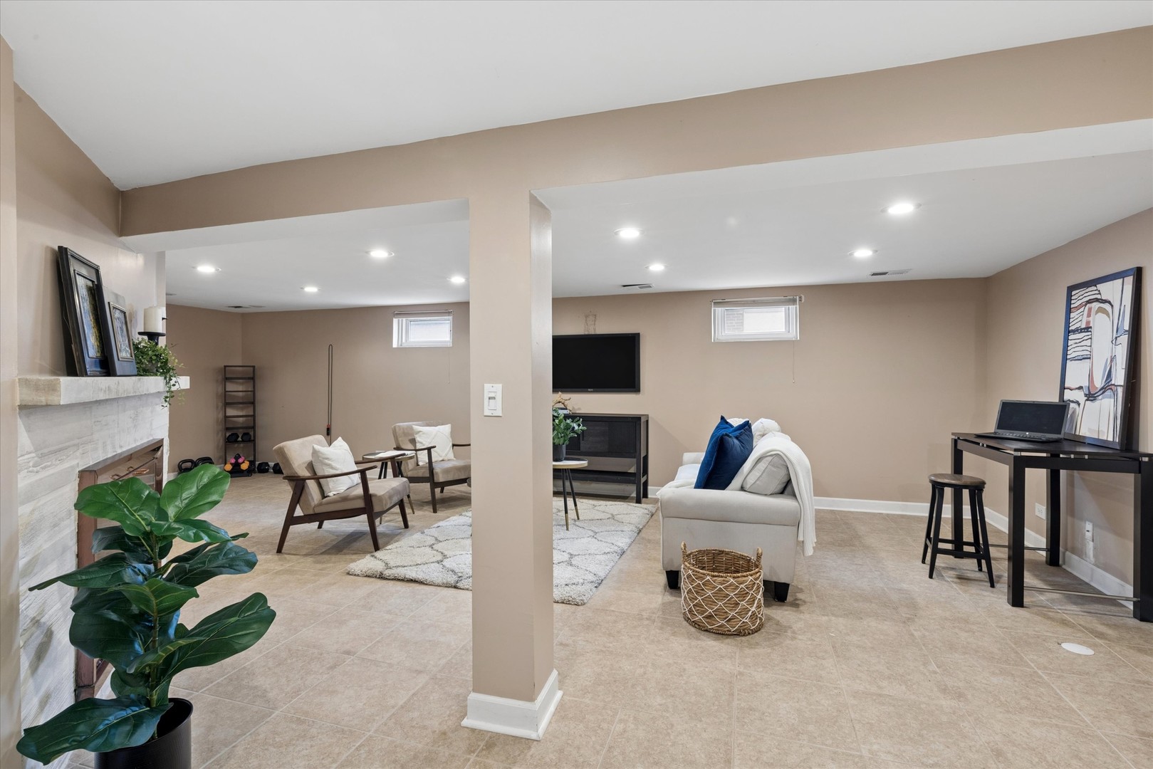 123 E Columbia Avenue, Elmhurst, IL 60126