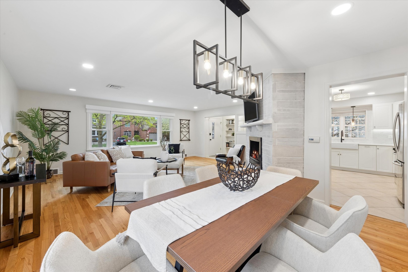 123 E Columbia Avenue, Elmhurst, IL 60126