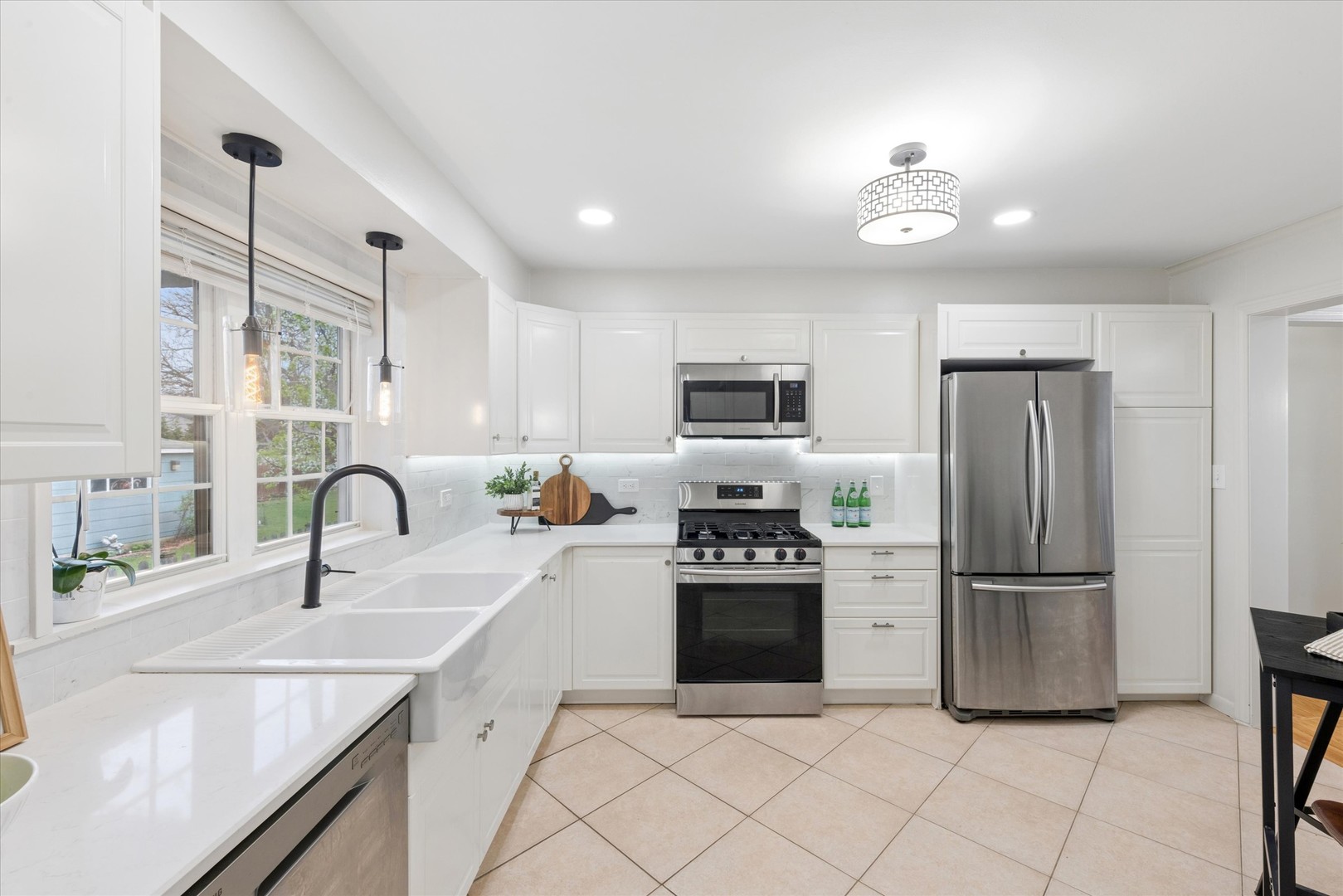 123 E Columbia Avenue, Elmhurst, IL 60126