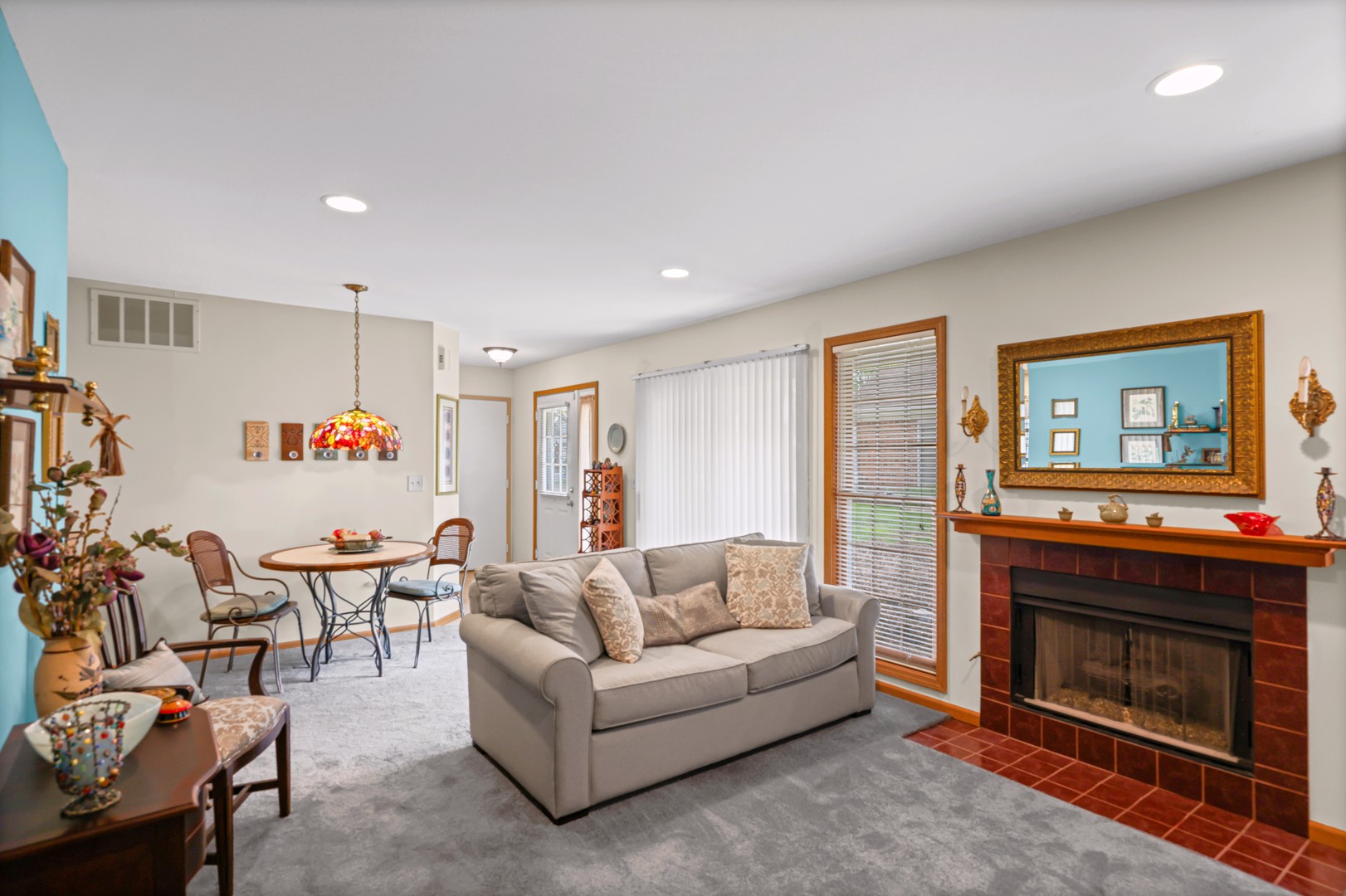 1984 N STILLWATER Road, Arlington Heights, IL 60004