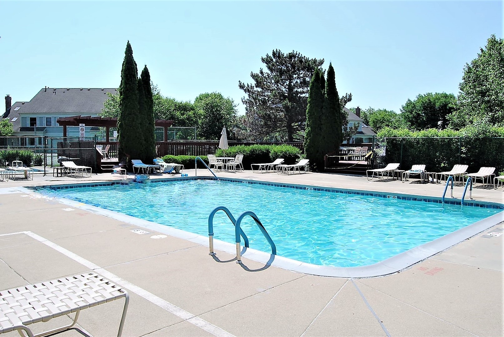 1984 N STILLWATER Road, Arlington Heights, IL 60004