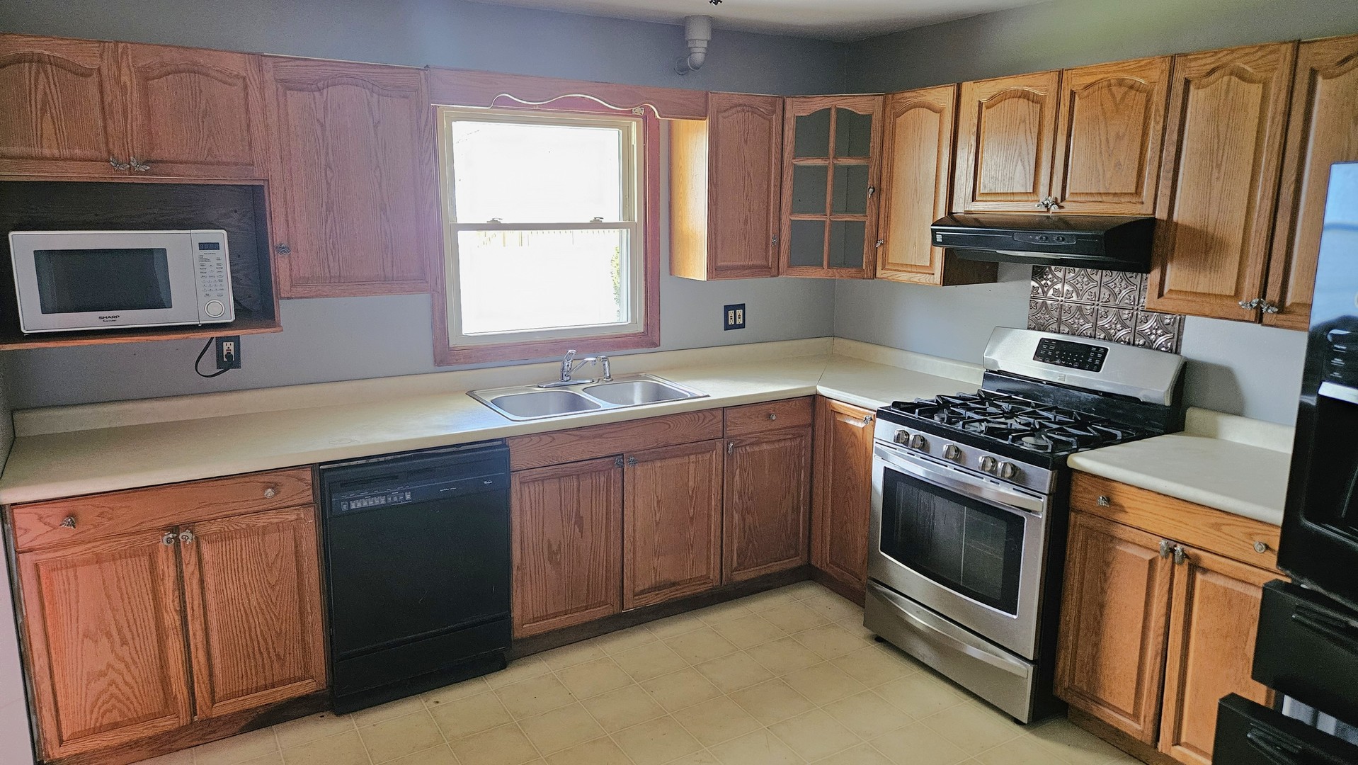 903 W 10th Street, Belvidere, IL 61008