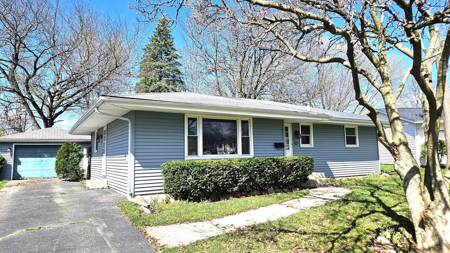 903 W 10th Street, Belvidere, IL 61008