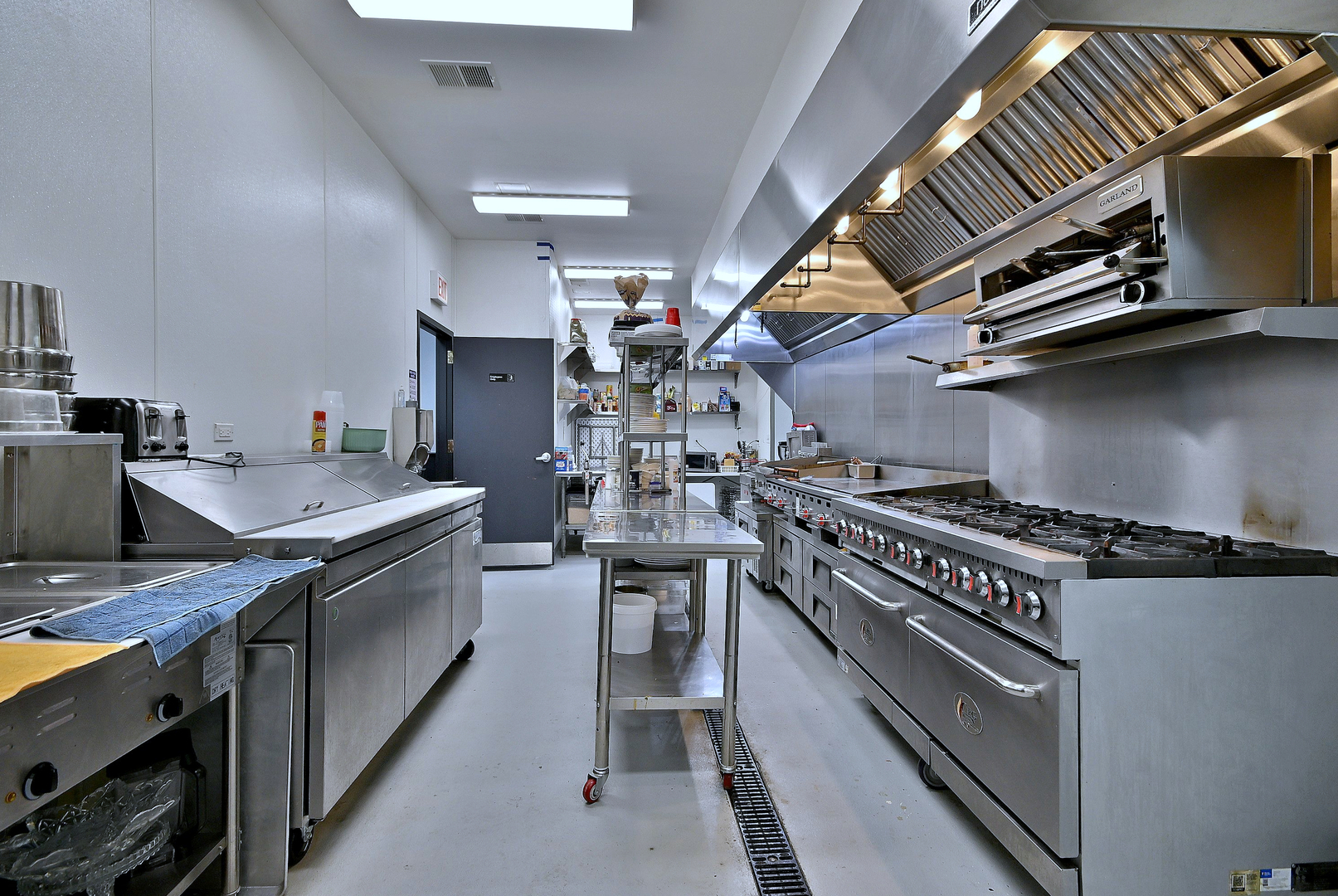 5319 W Belmont Avenue, Chicago, IL 60641