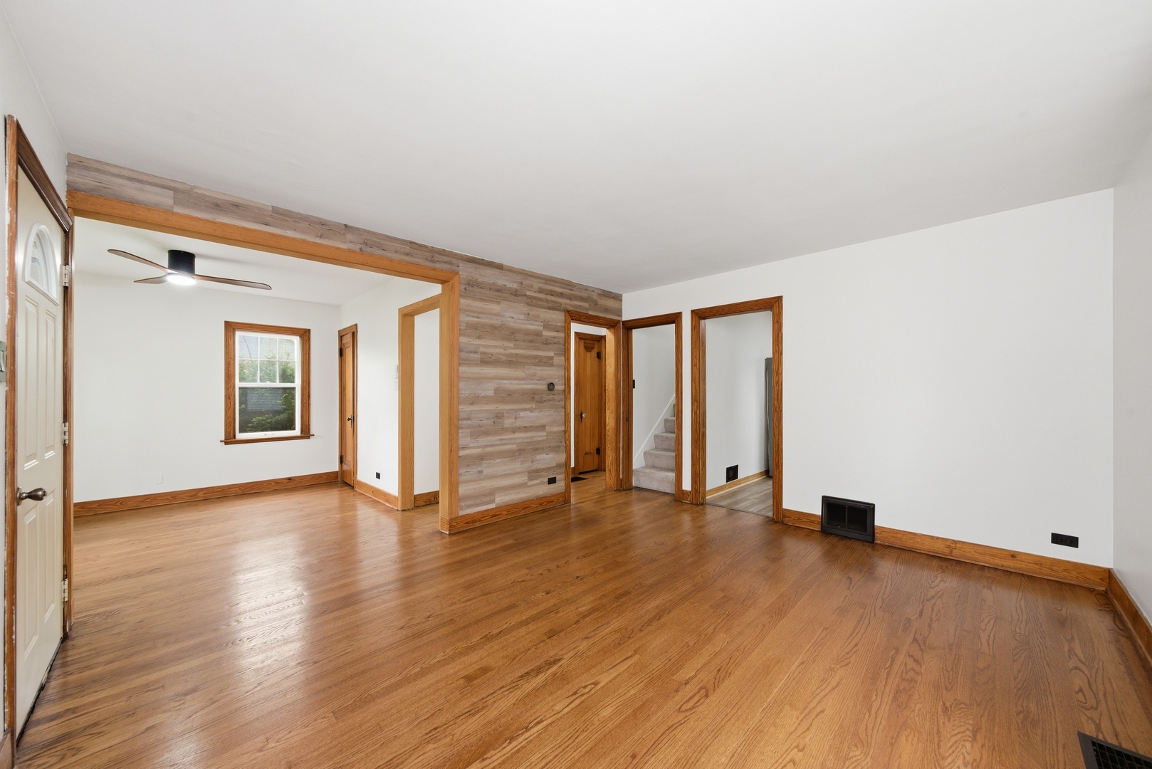 18409 Oakwood Avenue, Lansing, IL 60438