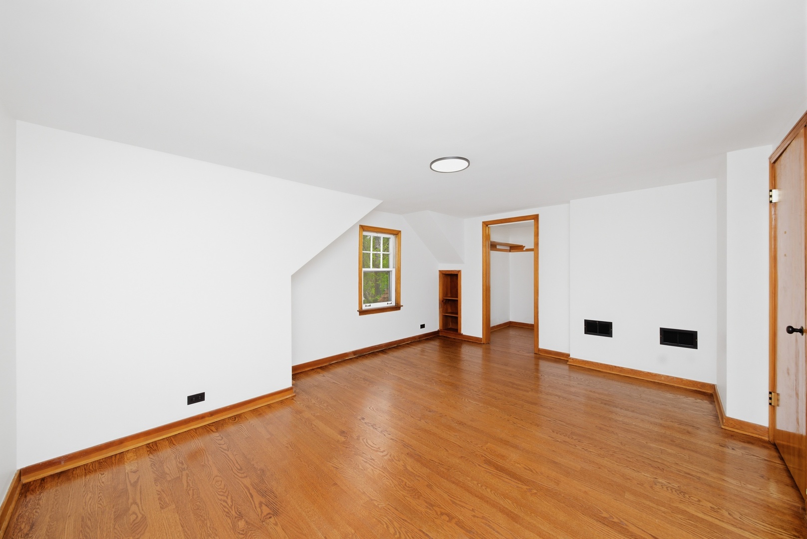 18409 Oakwood Avenue, Lansing, IL 60438