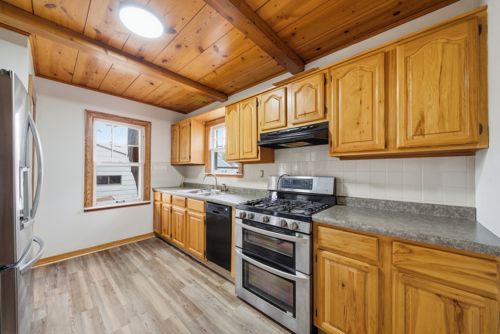 18409 Oakwood Avenue, Lansing, IL 60438