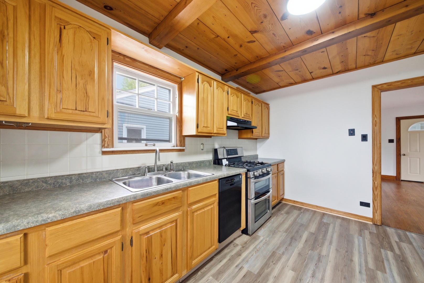 18409 Oakwood Avenue, Lansing, IL 60438