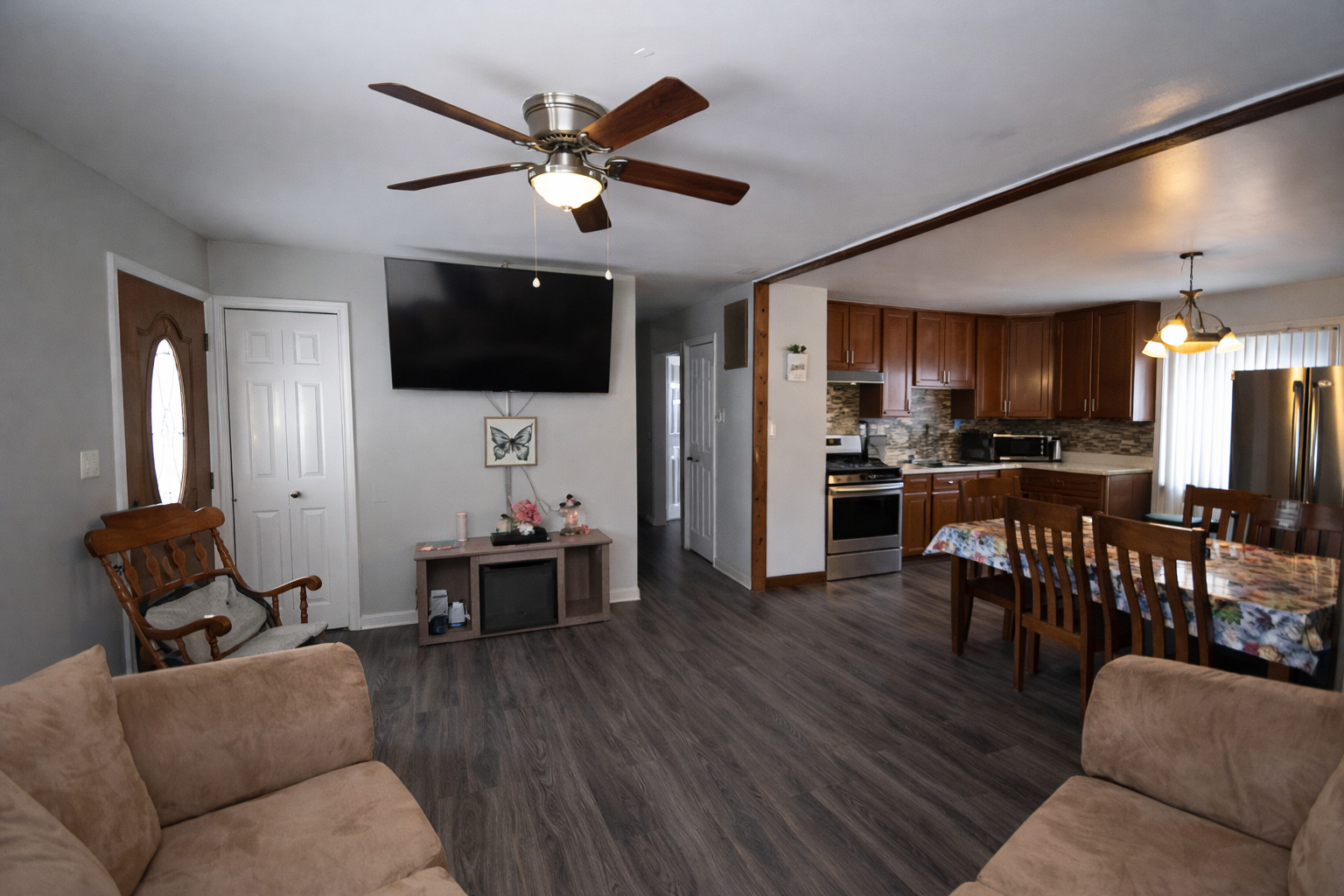 2042 GIDEON Avenue, Zion, IL 60099