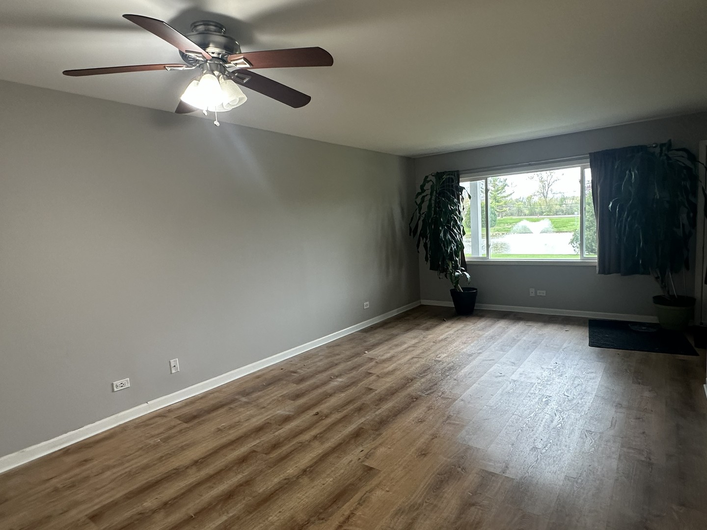 17444 W Walnut Lane, Gurnee, IL 60031