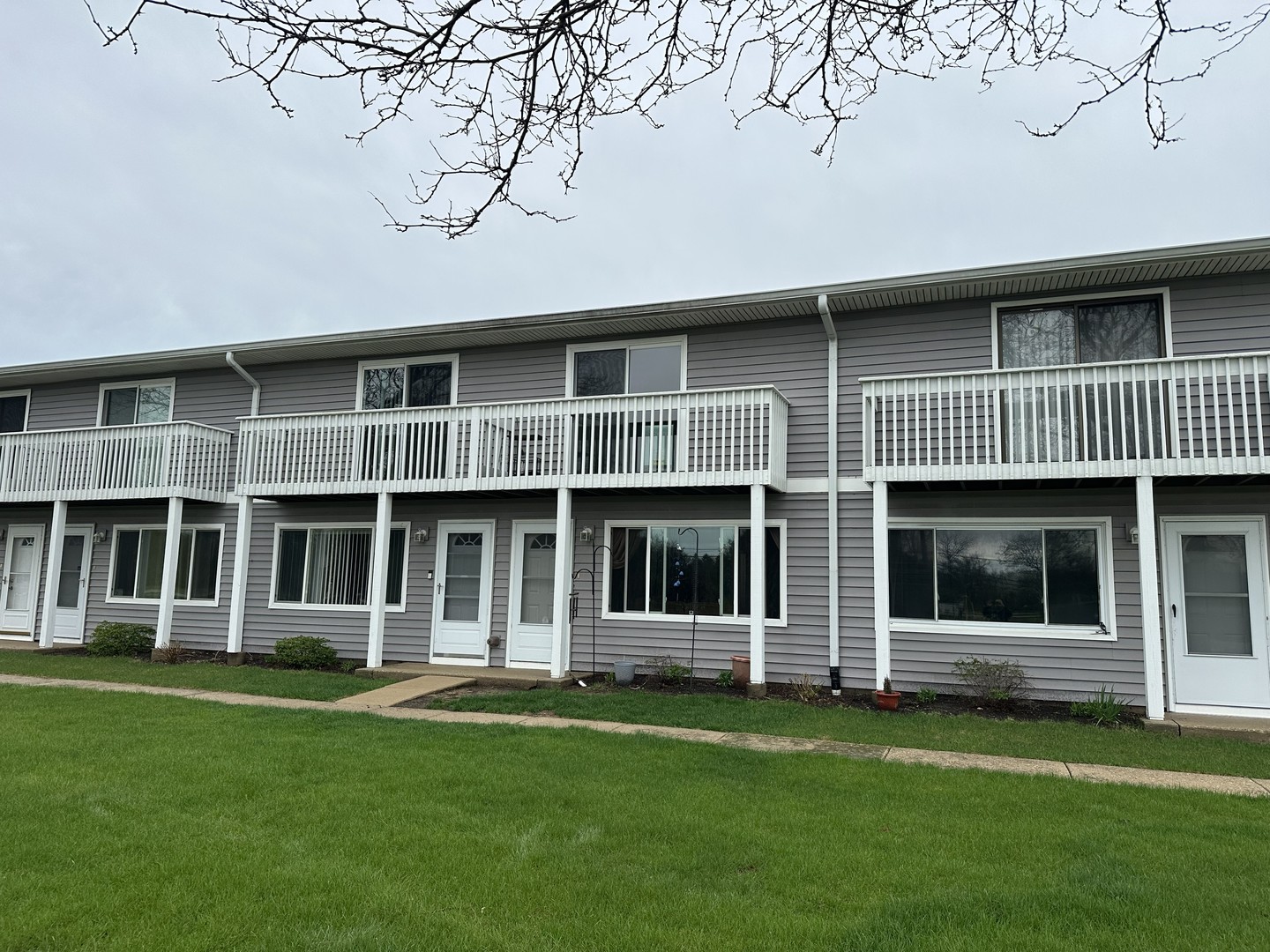 17444 W Walnut Lane, Gurnee, IL 60031