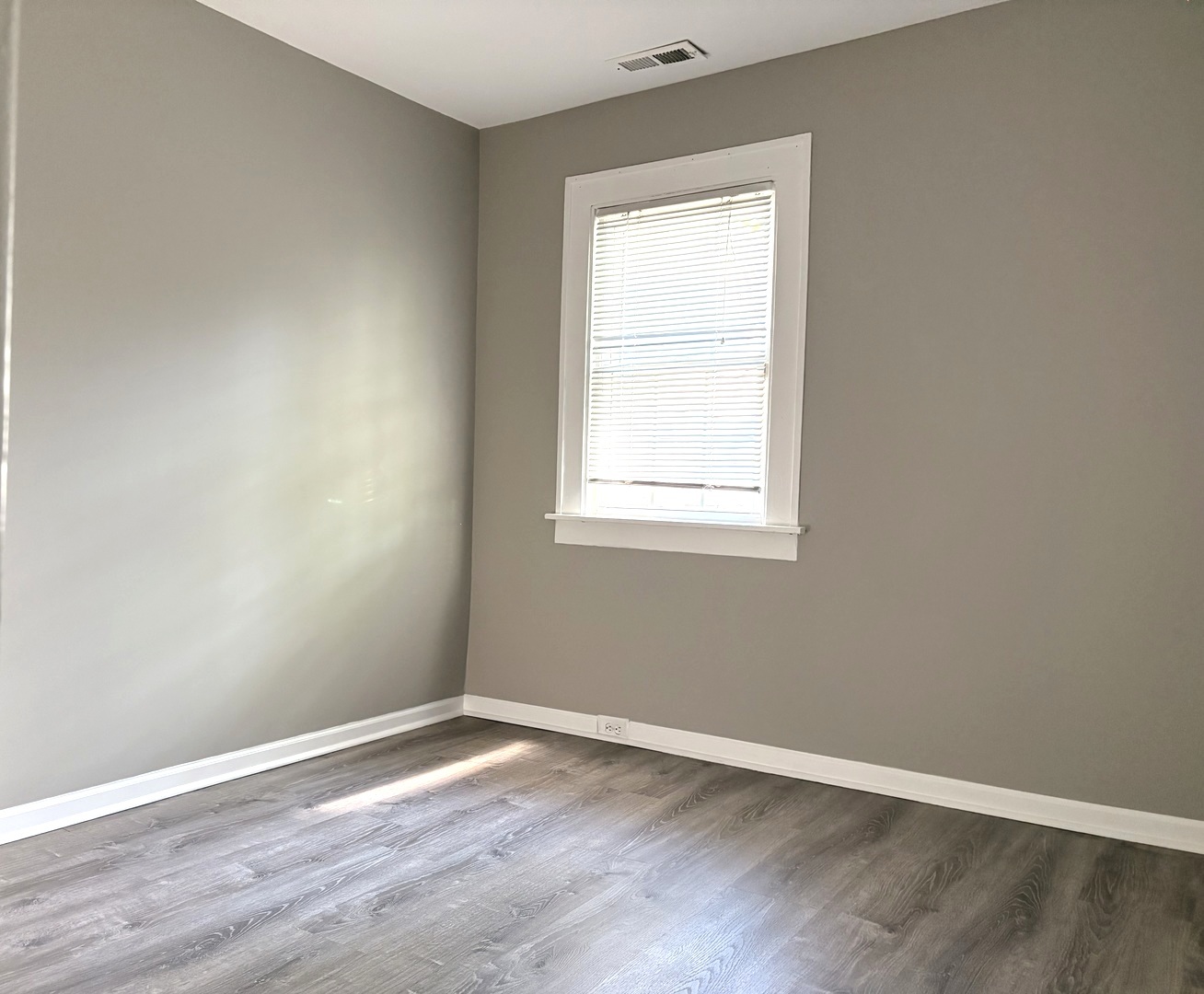 16862 W WASHINGTON Street, Gurnee, IL 60031