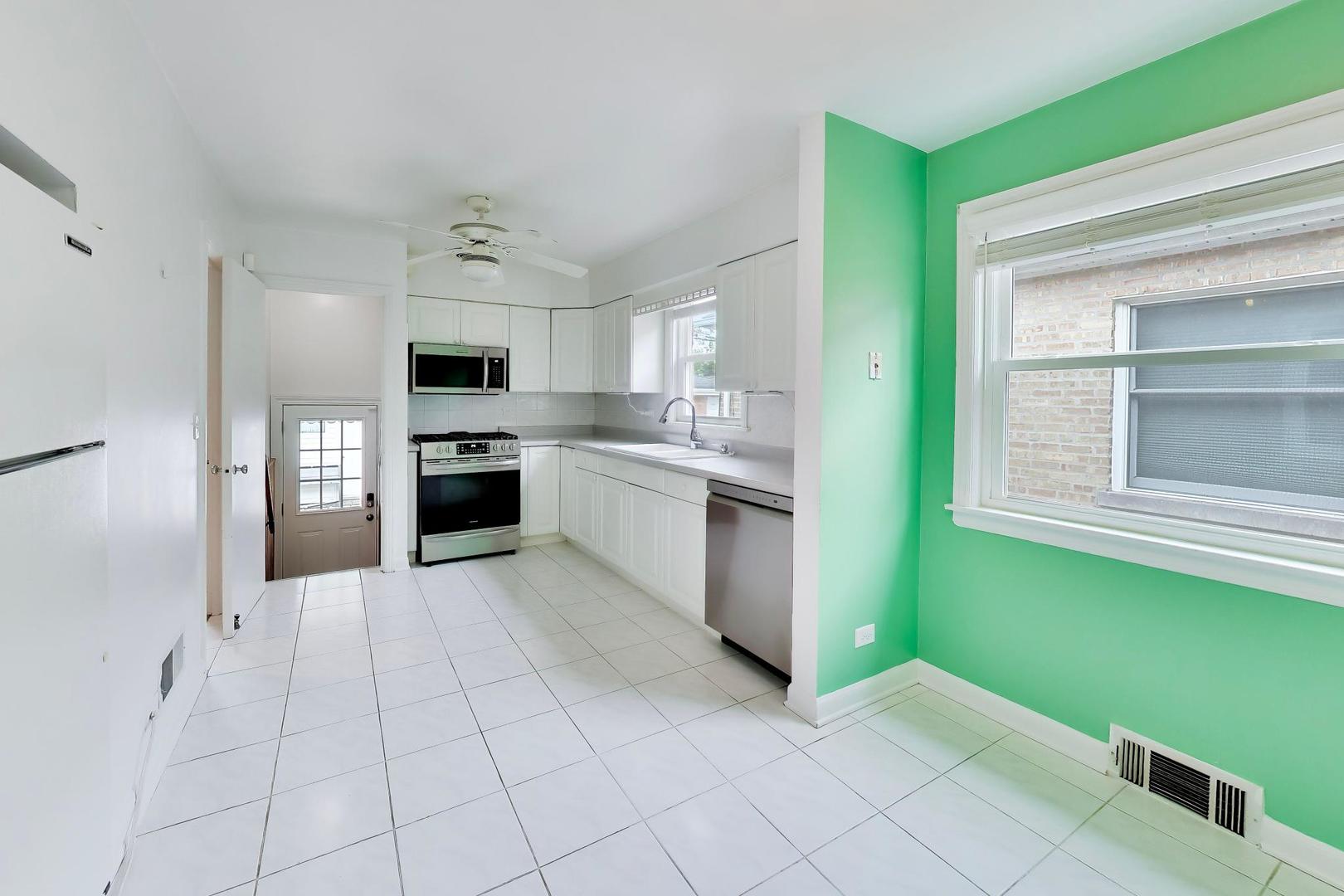 6215 N Lowell Avenue, Chicago, IL 60646