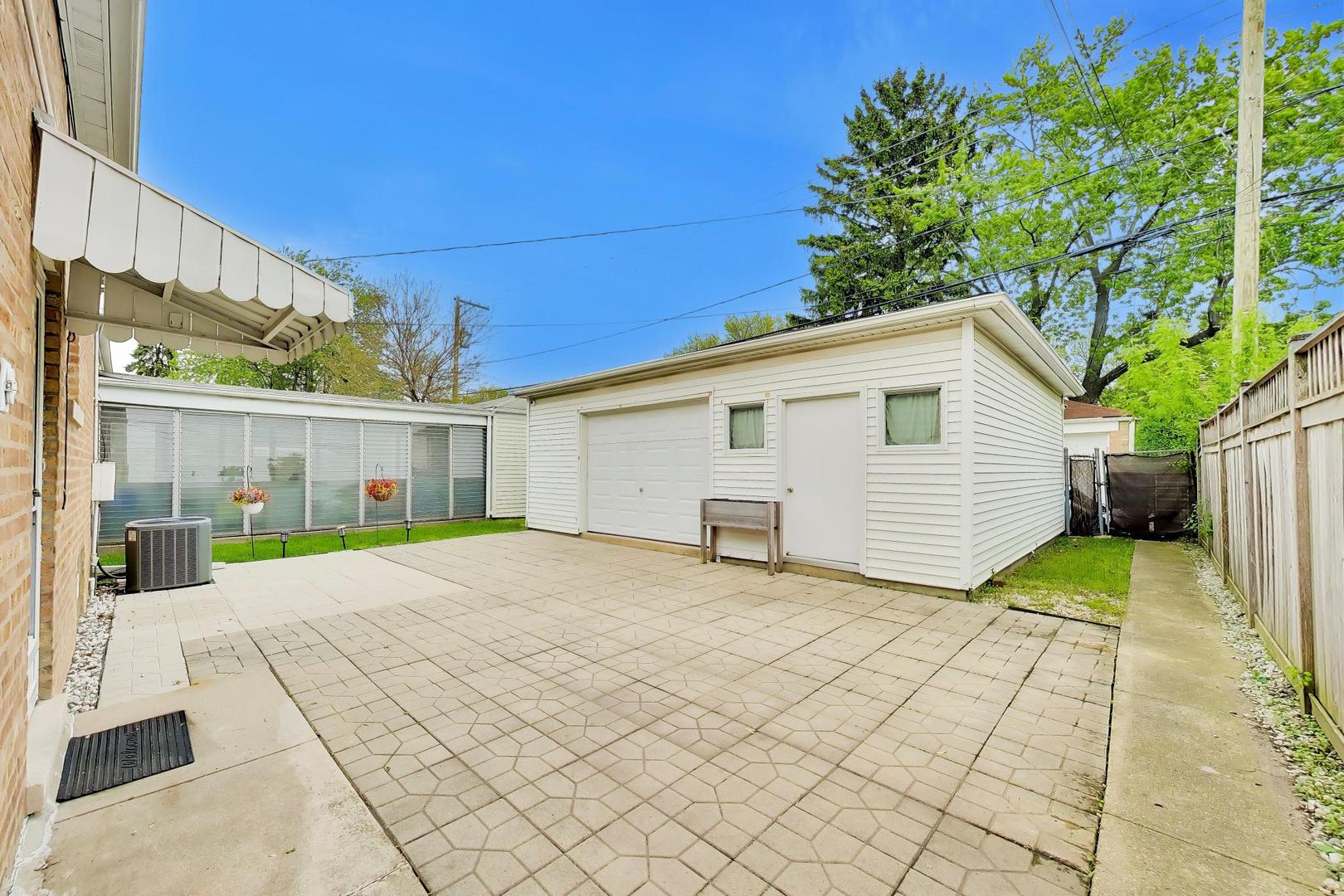 6215 N Lowell Avenue, Chicago, IL 60646